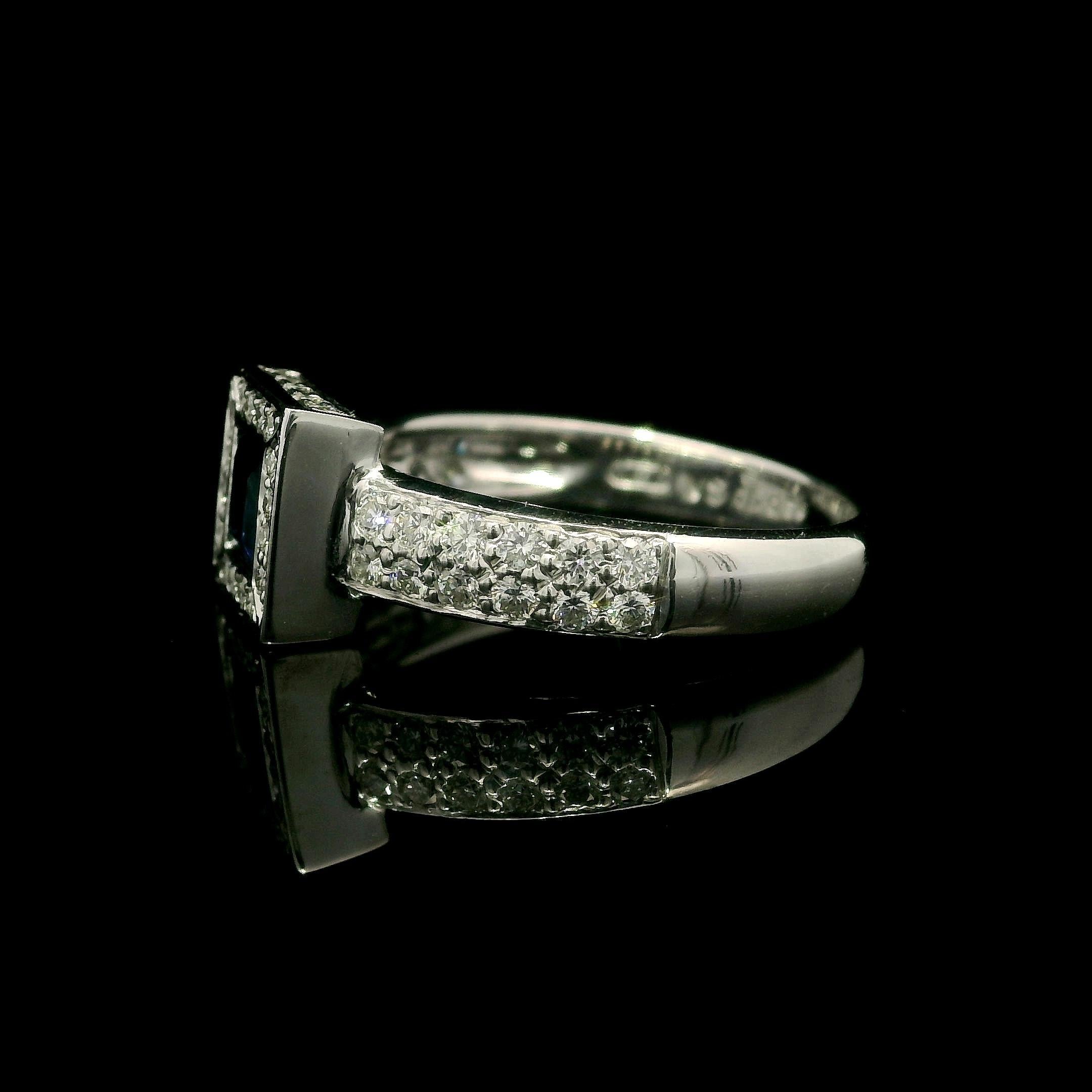 Women's New Solid Platinum 0.80ctw Square Sapphire w/ Diamond Halo Geometric Ring For Sale