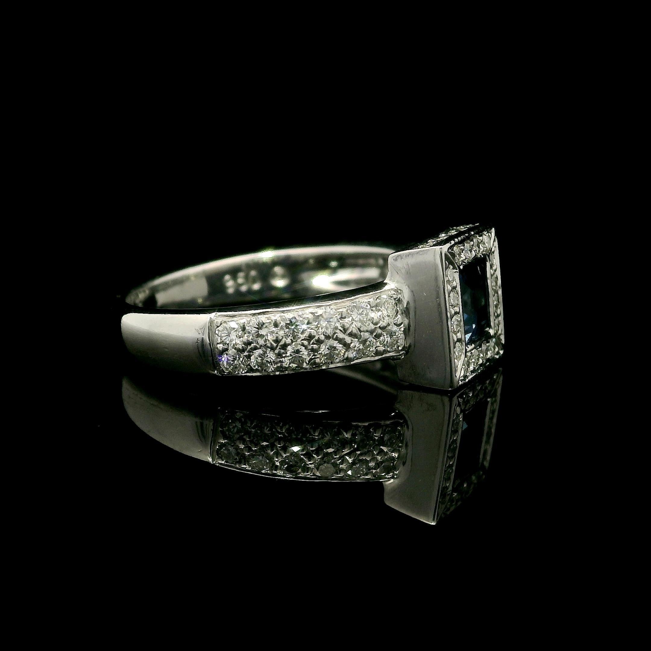 New Solid Platinum 0.80ctw Square Sapphire w/ Diamond Halo Geometric Ring For Sale 1