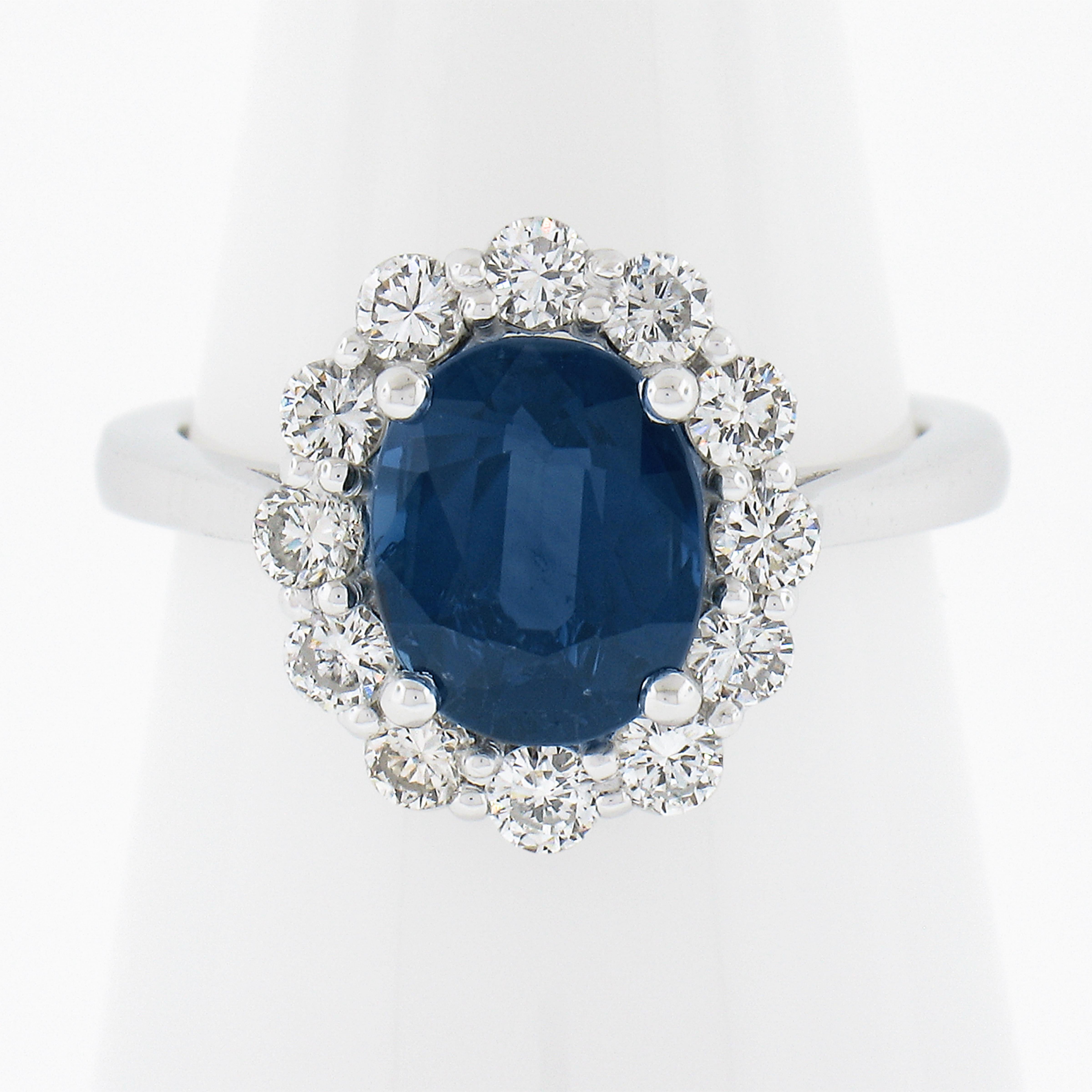 --Pierre(s) :...
(1) Saphir véritable naturel - taille ovale brillante - serti - riche couleur bleu royal - 2,59ct (exact - certifié)
** Voir les détails de la certification ci-dessous pour des informations complètes
(12) Diamants naturels