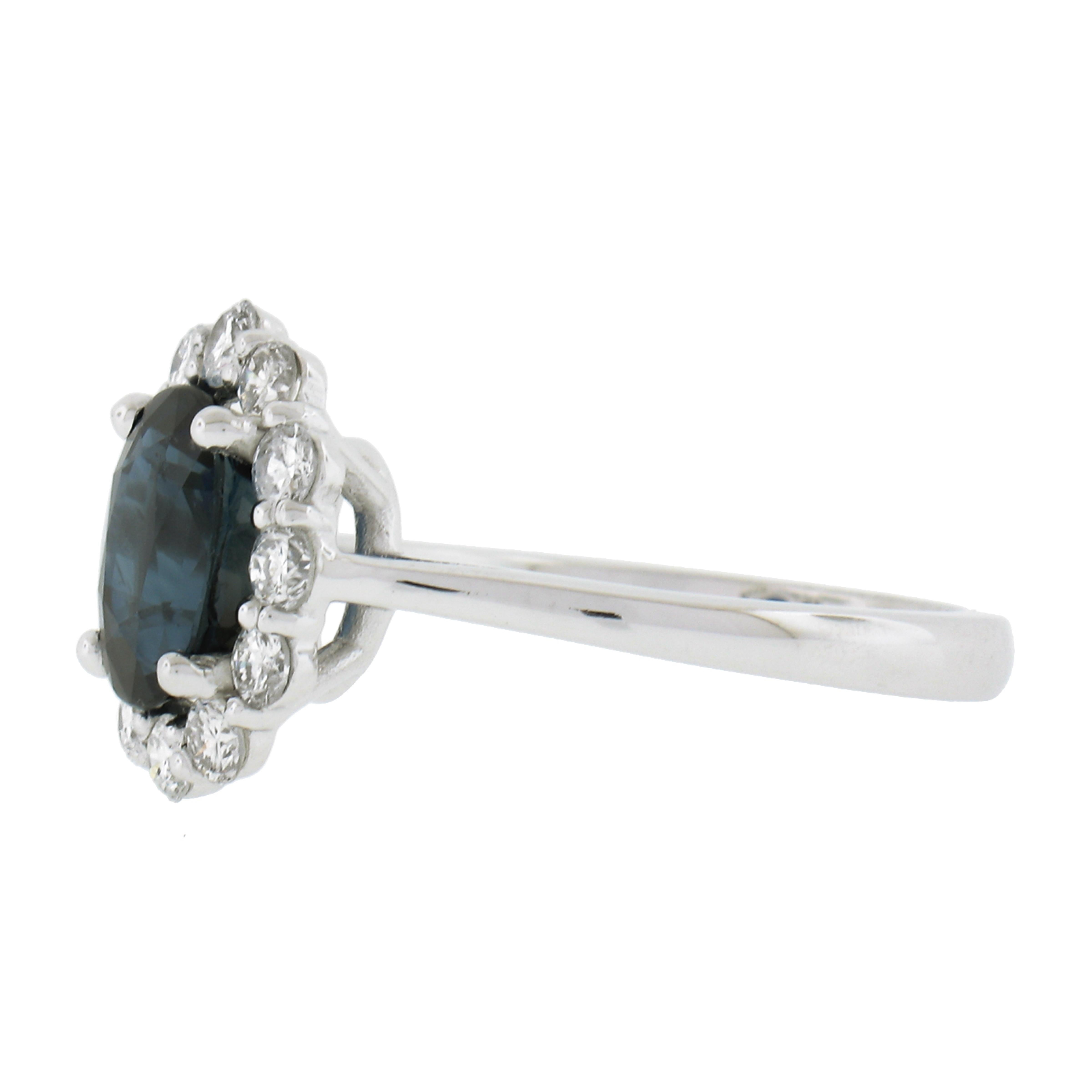 Neue solide Platin 3.25ctw GIA Oval Blauer Saphir & Runde Diamant Halo Ring im Angebot 1