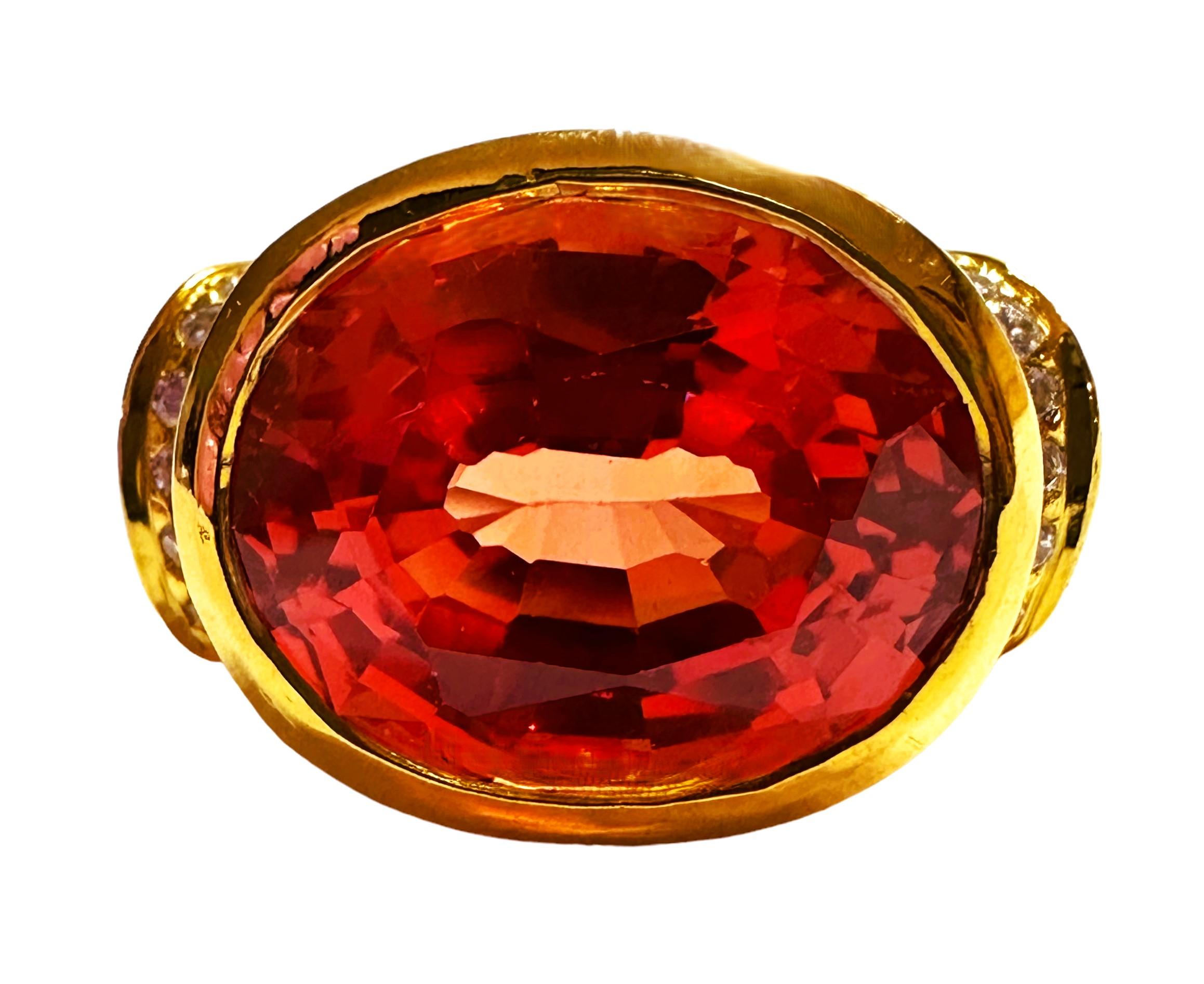 Ich liebe einfach die schöne Farbe dieses Steins.  Es ist eine schöne Orange Padparadscha Phantasieschliff ovalen Stein und es ist 10,20 cts.  Der Ring hat die Größe 7,5.   Sie stammt aus Sri Lanka und ist einfach köstlich.  Es ist ein sehr