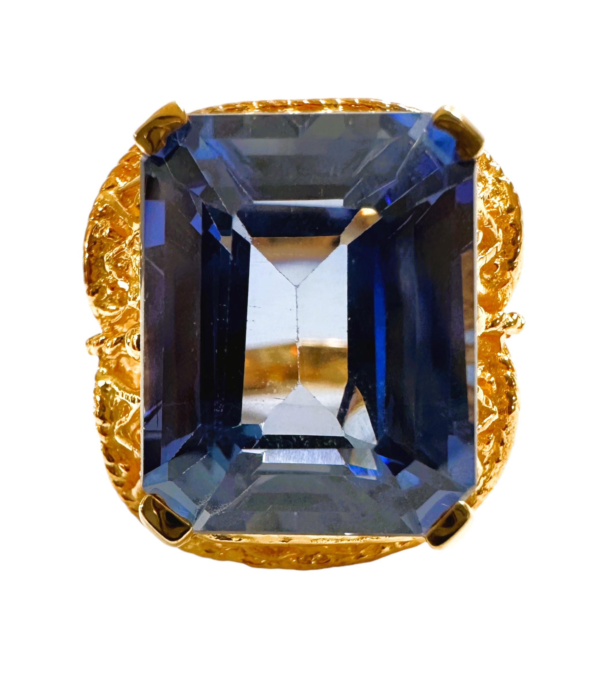 Dieser Ring ist einfach wunderschön.  Der Ring hat die Größe 6.  Für das tägliche Tragen gemacht.  Der Saphirstein stammt aus Sri Lanka und ist einfach exquisit. Kornblumenblau ist eine so schöne Farbe.  Der Stein ist ein Smaragdschliff und misst