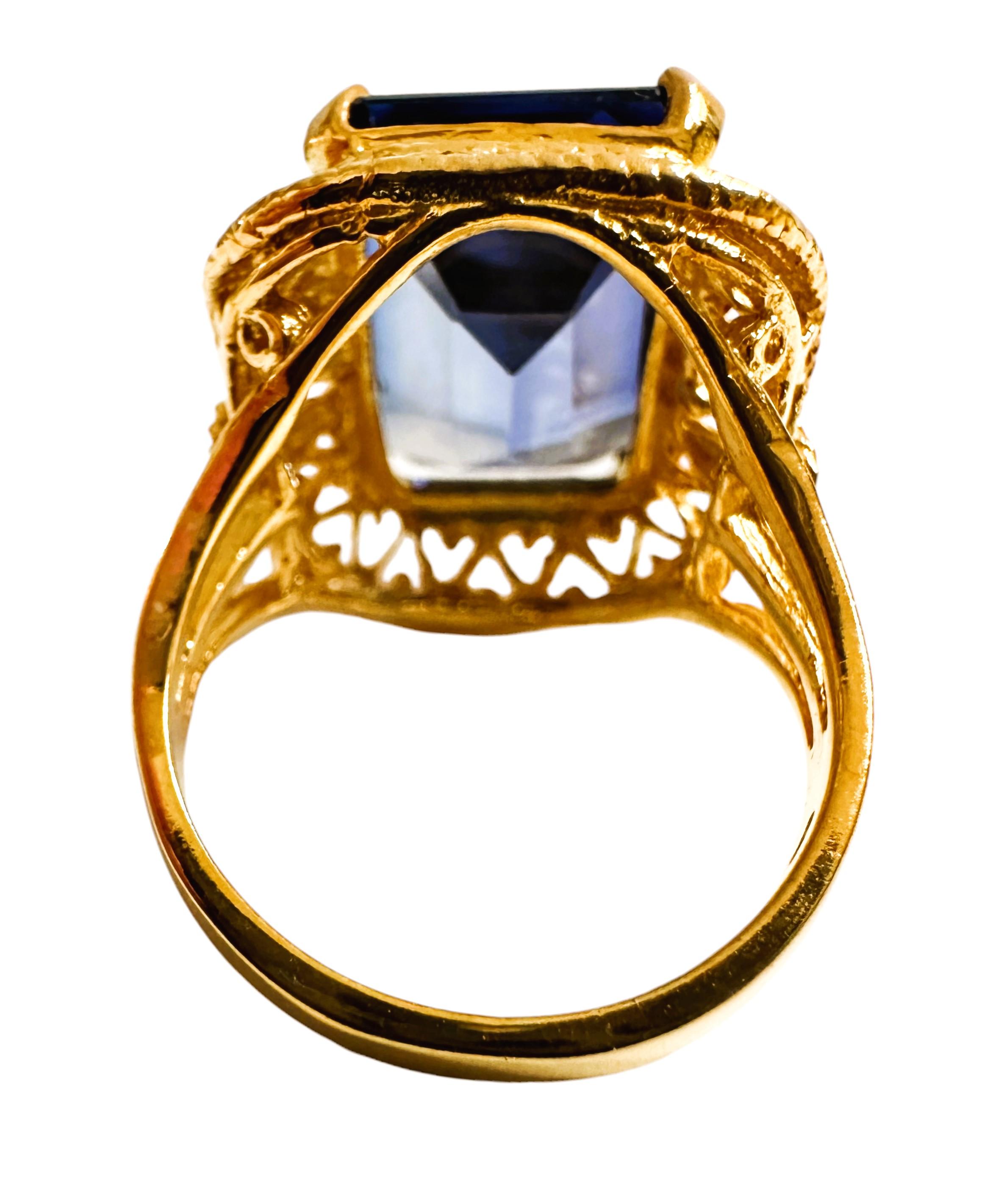Neuer Sri Lanka 13,90 Karat Kornblumenblauer Saphir Y vergoldeter Sterling-Ring (Kissenschliff)