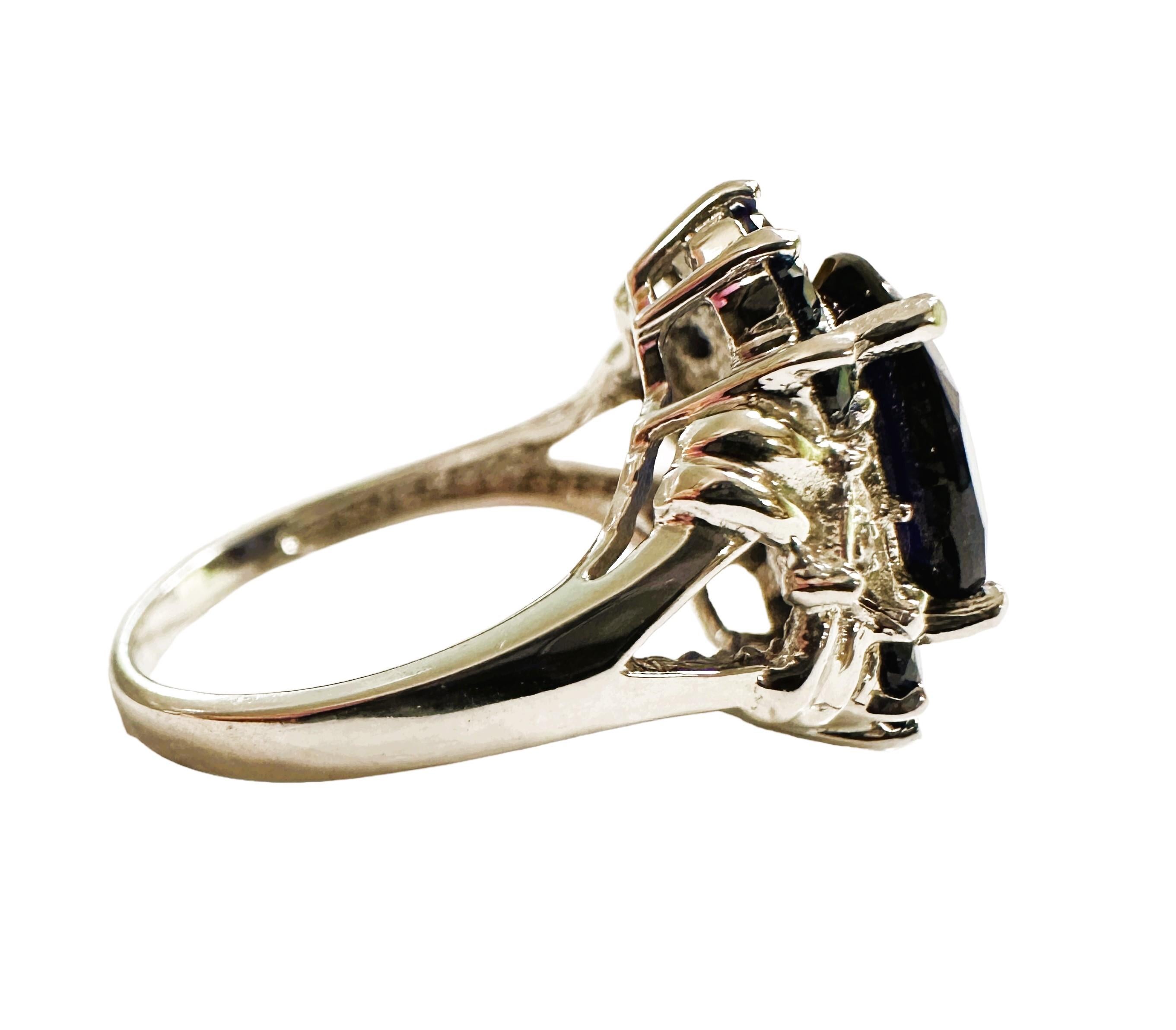 Neu  Sri Lanka 4,80 Karat tiefblauer Saphir Sterling Ring Größe 6,5 im Zustand „Neu“ in Eagan, MN