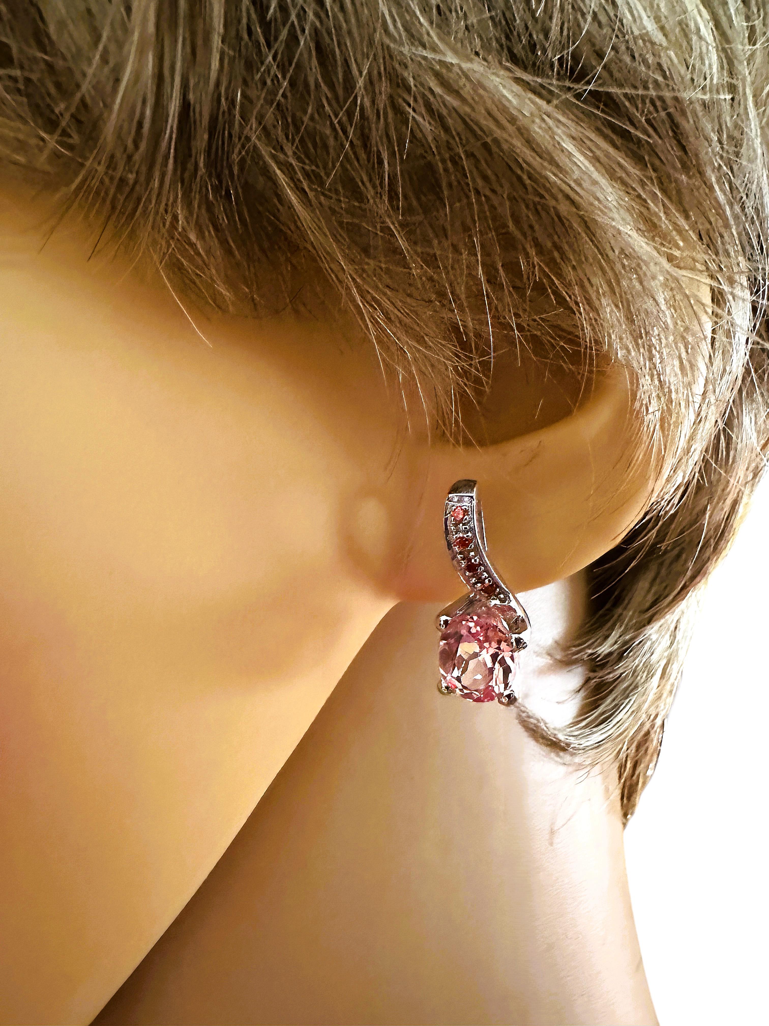 I just love the beautiful colors in these stones.  What a great combination.  There is a beautiful Salmon Pink oval cut stone and each one is 2.9 cts.  They measure  9 x 7.3 mm.  There are beautiful Orange Sapphires climbing up the top of the
