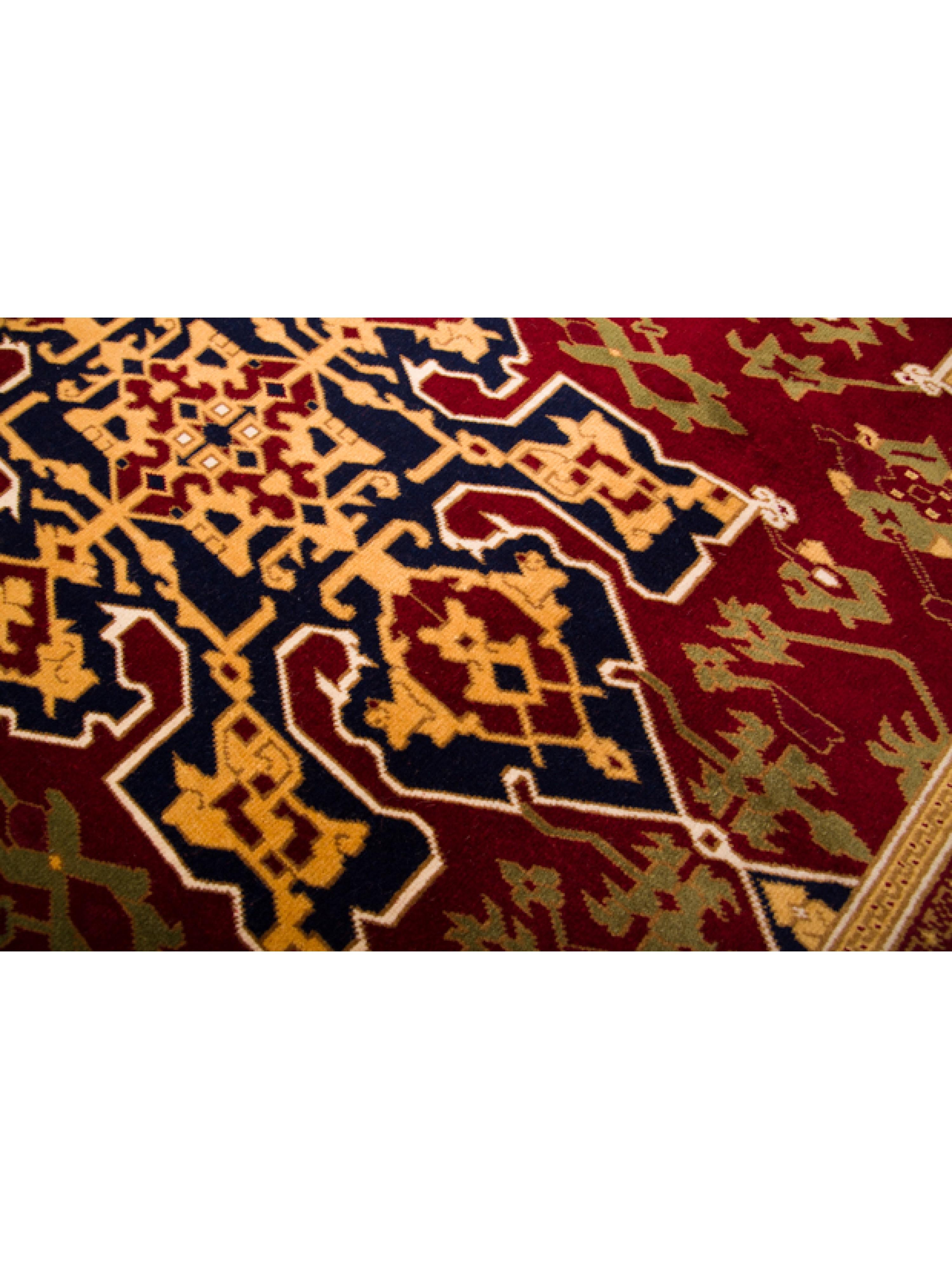 The source of the carpet comes from the book How to Read – Islamic carpets, Walter B. Denny, The Metropolitan Museum of Art, New York 2014 fig.46-47 and Oriental Rugs, Volume 4 Turkish, Kurt Zipper and Claudia Fritzsche, Antique Collectors’ Club,