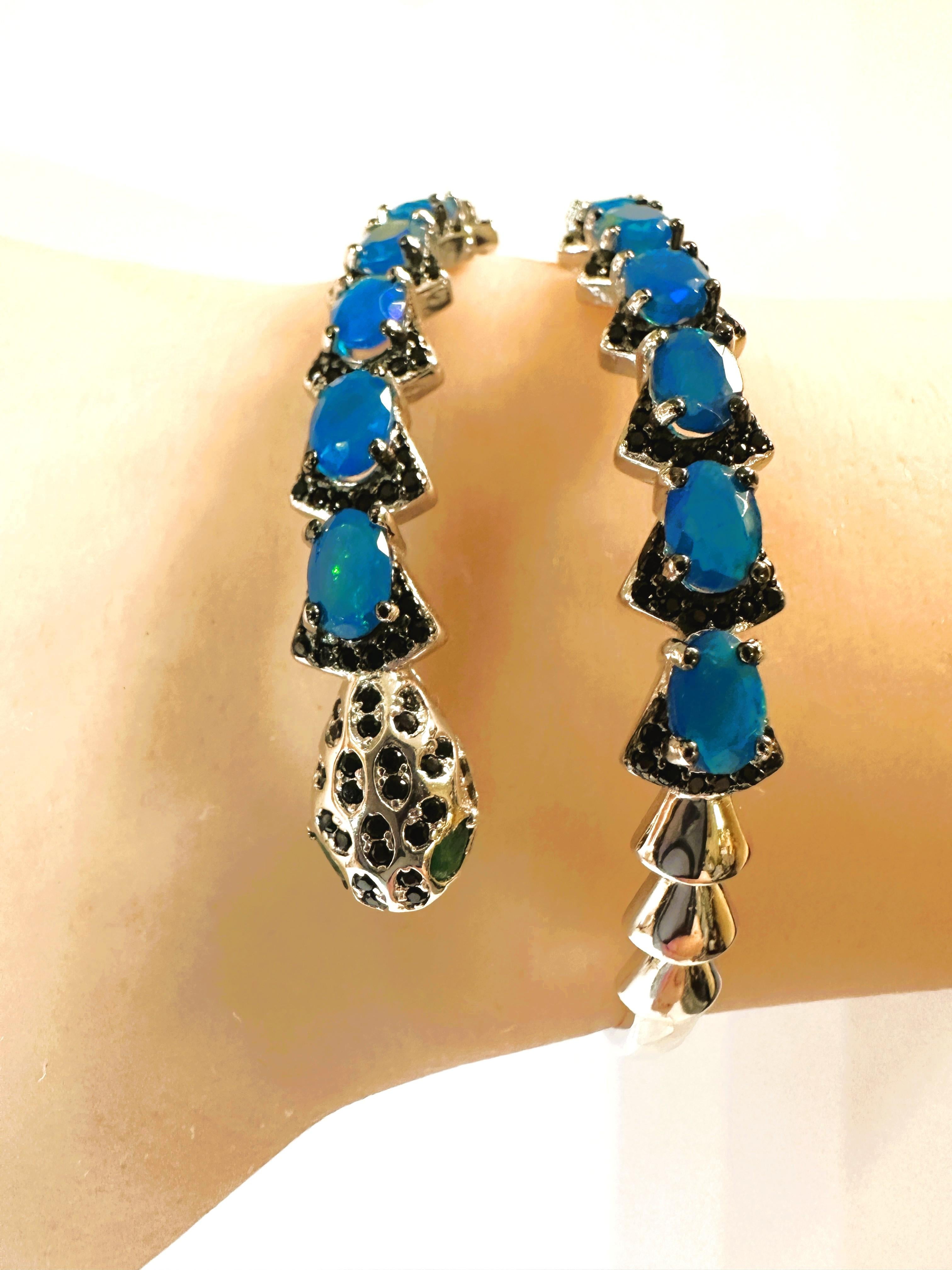 New Sterling 5.5 Carat Blue Opal & Diamond Cut Spinel Cobra Bracelet en vente 4