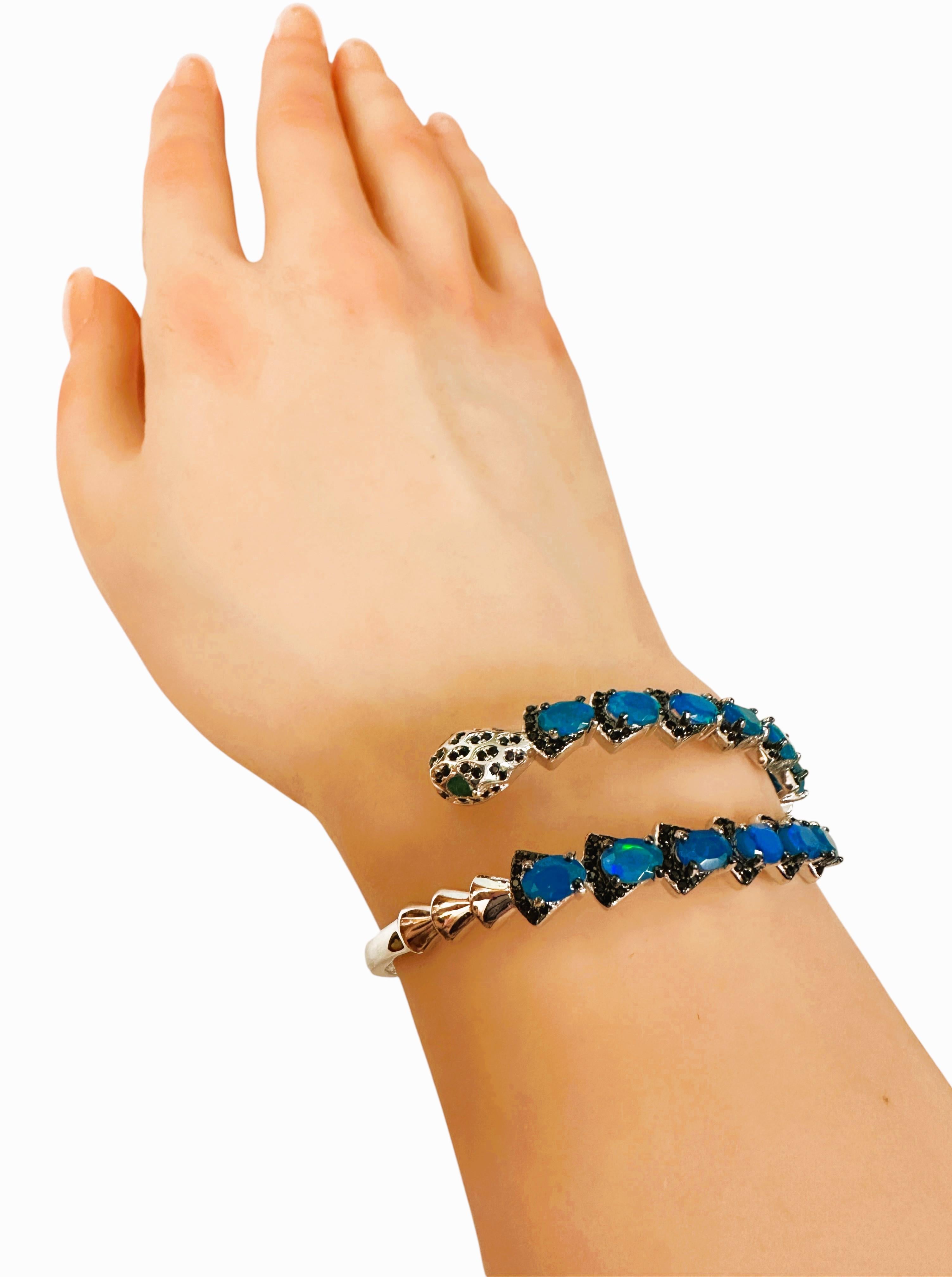 New Sterling 5.5 Carat Blue Opal & Diamond Cut Spinel Cobra Bracelet en vente 1