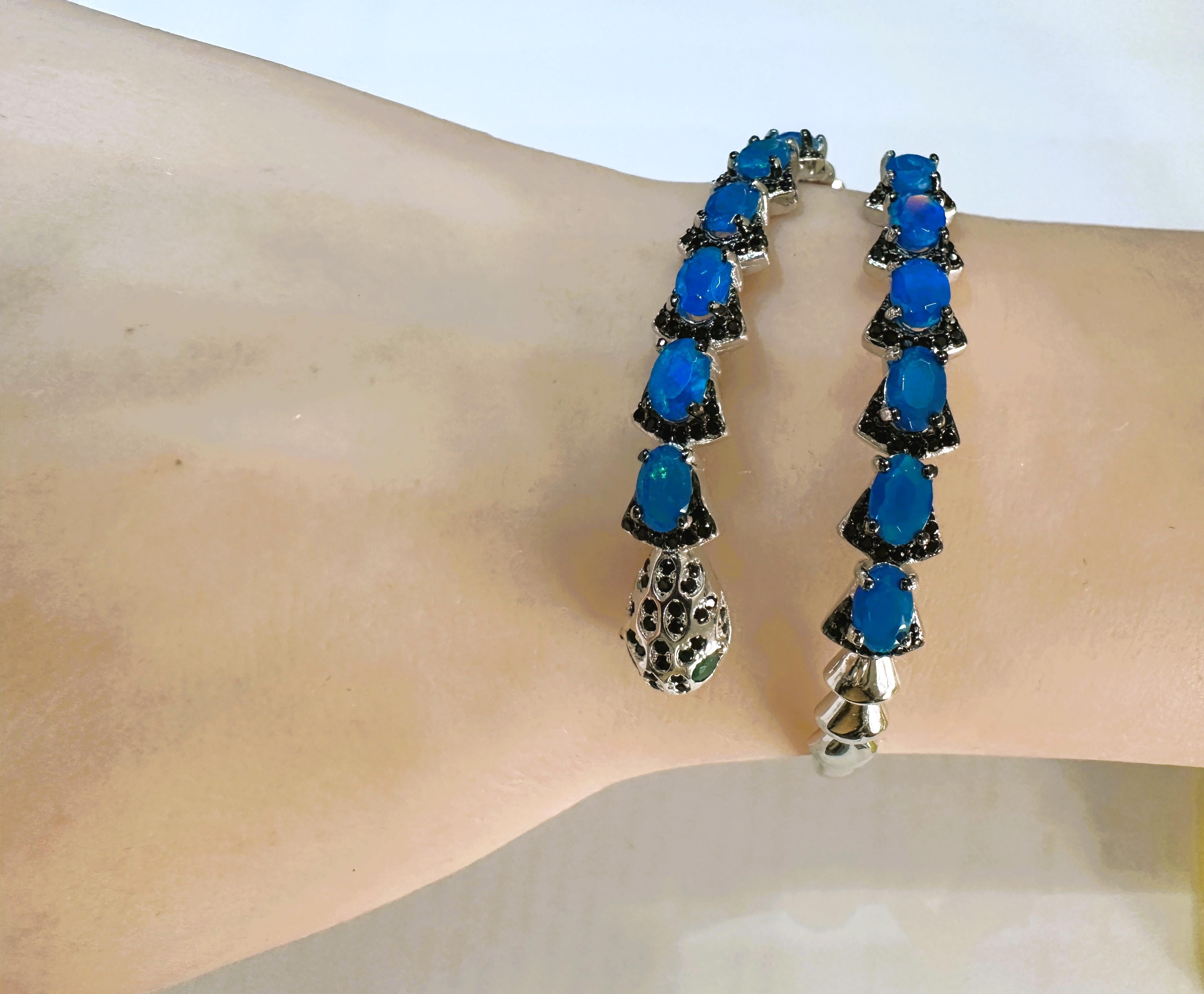 New Sterling 5.5 Carat Blue Opal & Diamond Cut Spinel Cobra Bracelet en vente 2