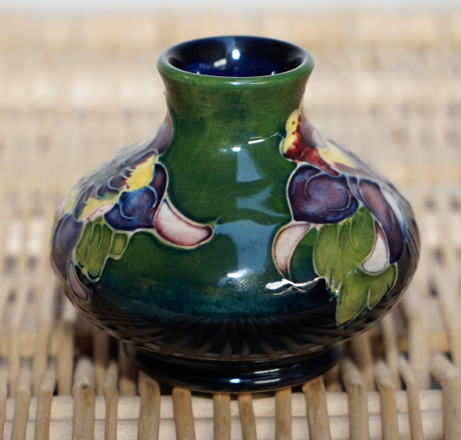 English New Stunning Small Moorcroft Pottery Flower Vase Floral Pattern Hand Painted