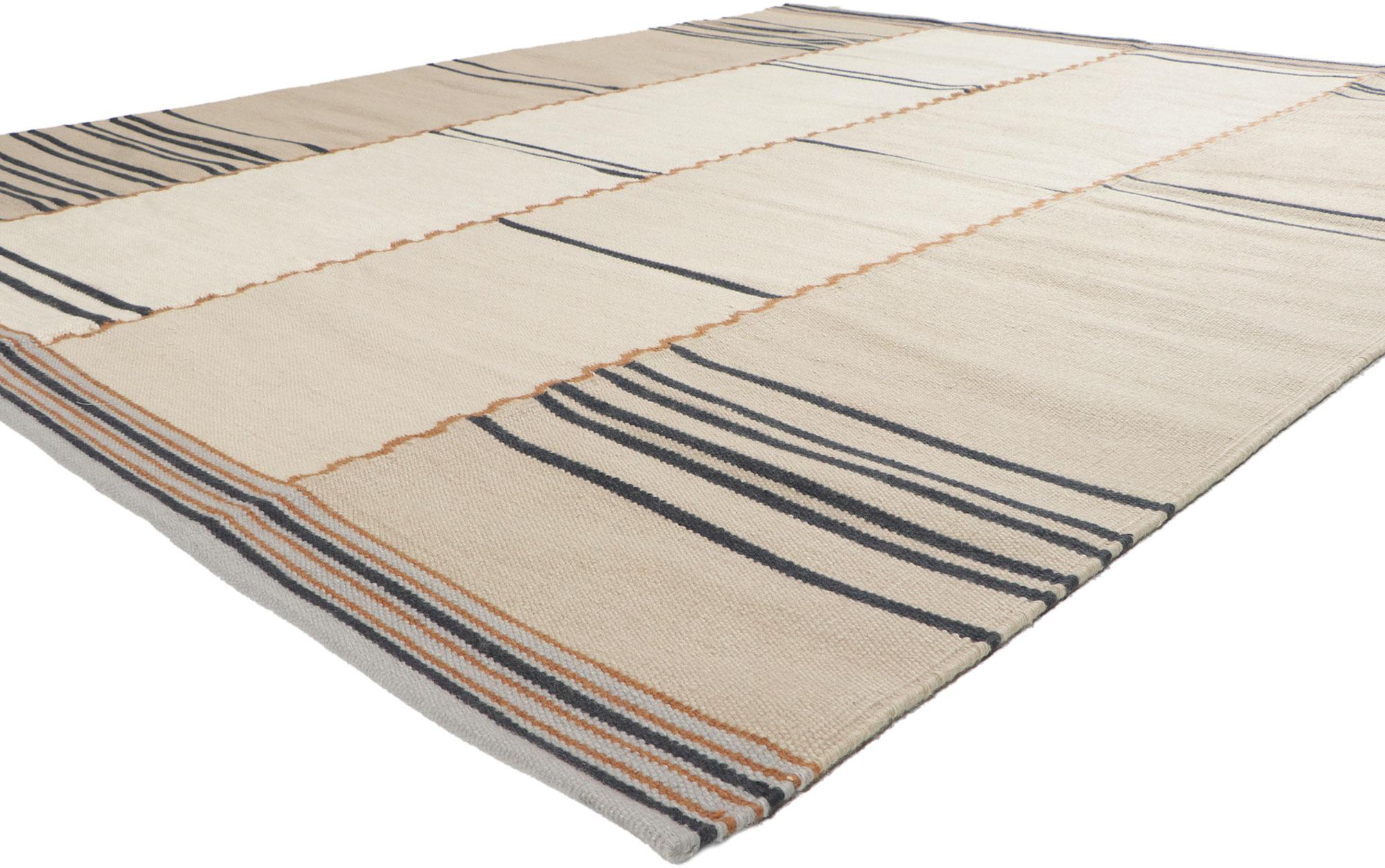 30954 Nueva Alfombra Kilim de Inspiración Sueca, 08'01 x 10'00. Mostrando simplicidad con increíbles detalles y textura, esta alfombra Kilim de lana tejida a mano de inspiración sueca proporciona una sensación de acogedora satisfacción sin el
