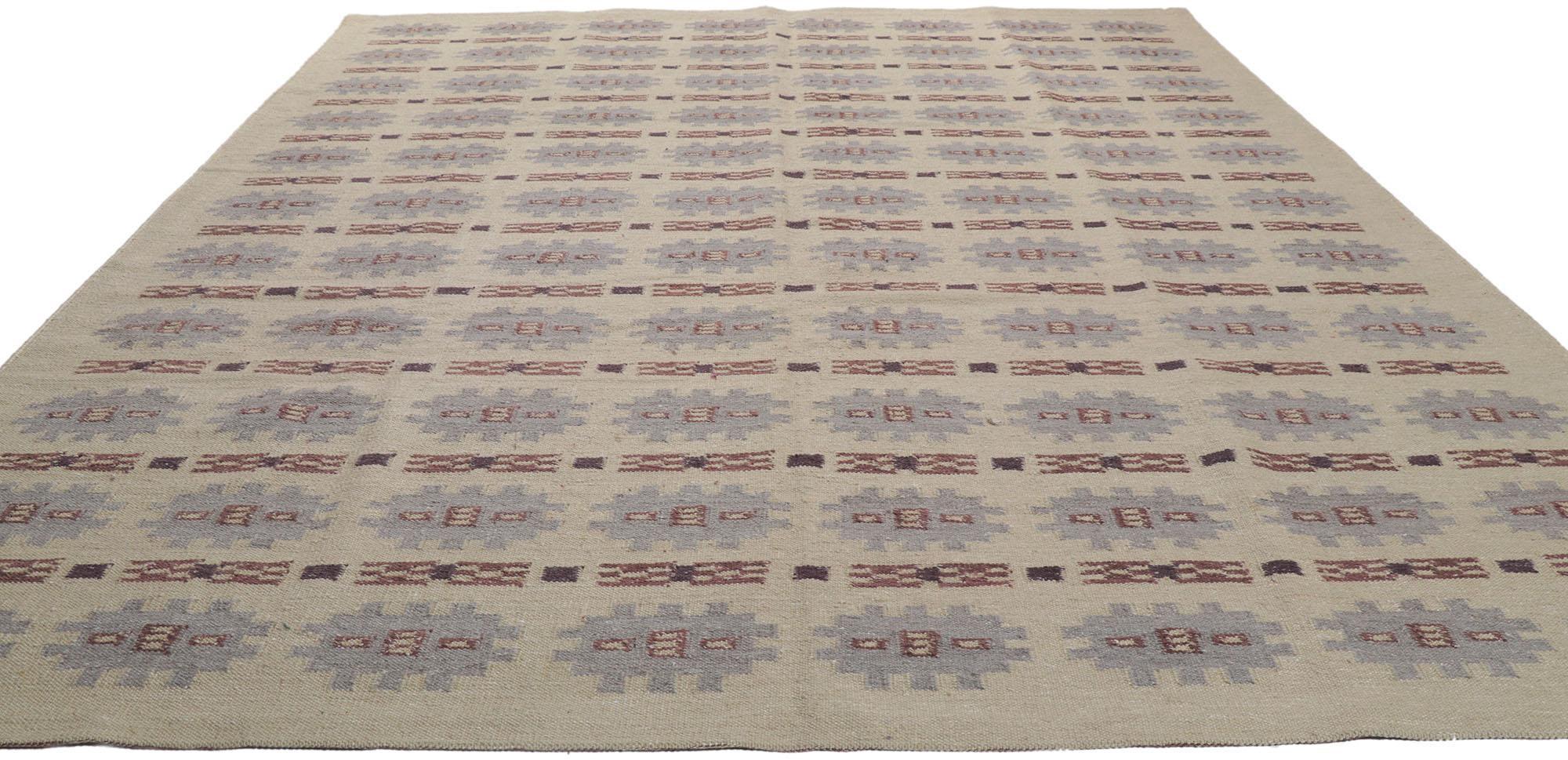 Schwedischer, inspirierter Kelim-Teppich im skandinavischen, modernen Stil (Skandinavische Moderne) im Angebot