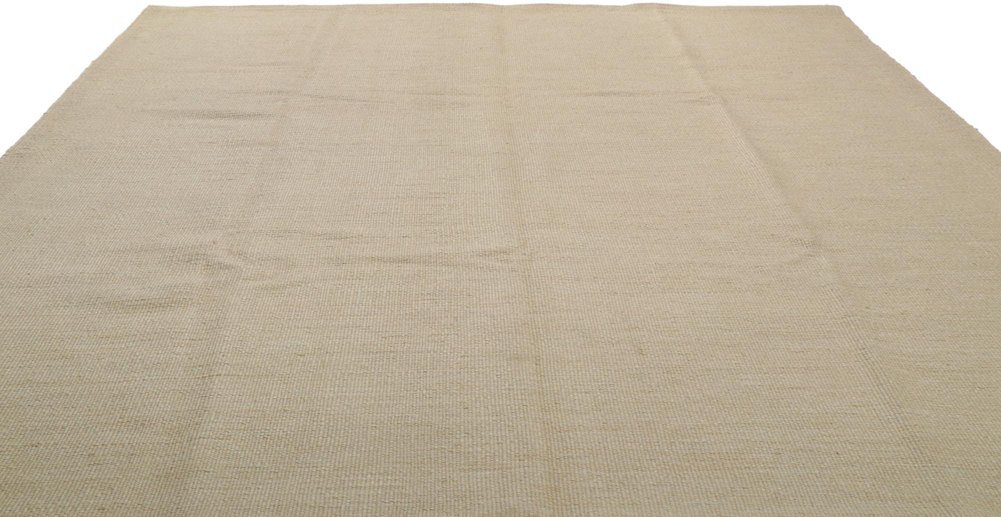 Schwedisch inspirierter Kelim-Teppich mit Rollakan im Japandi-Stil (Skandinavische Moderne) im Angebot