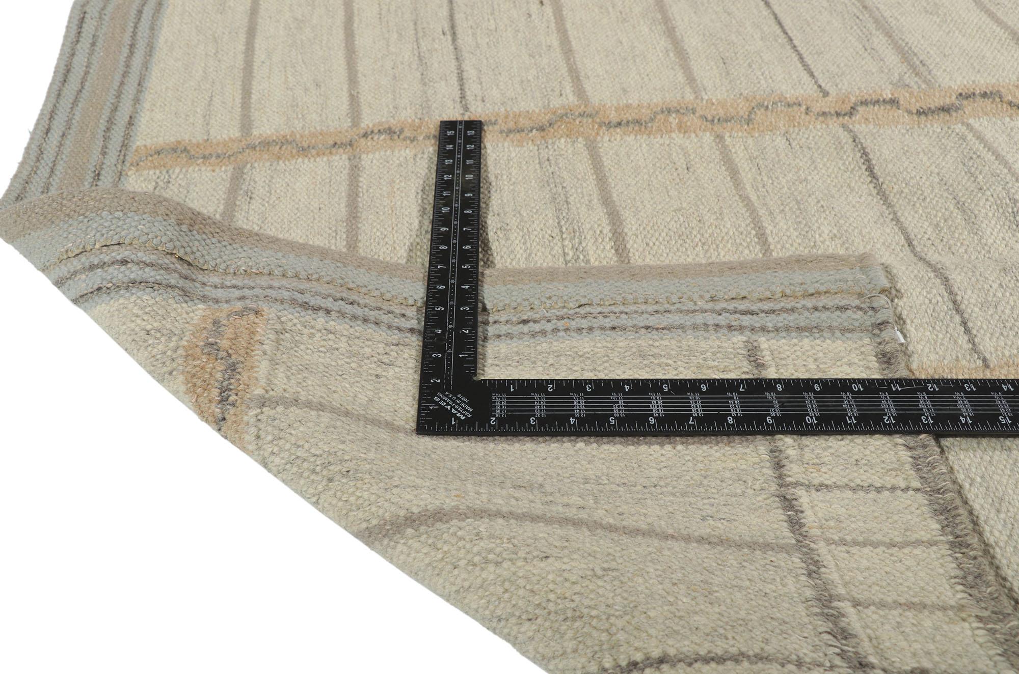 Schwedischer, inspirierter Kelim-Teppich im skandinavischen, modernen Stil (Handgewebt) im Angebot