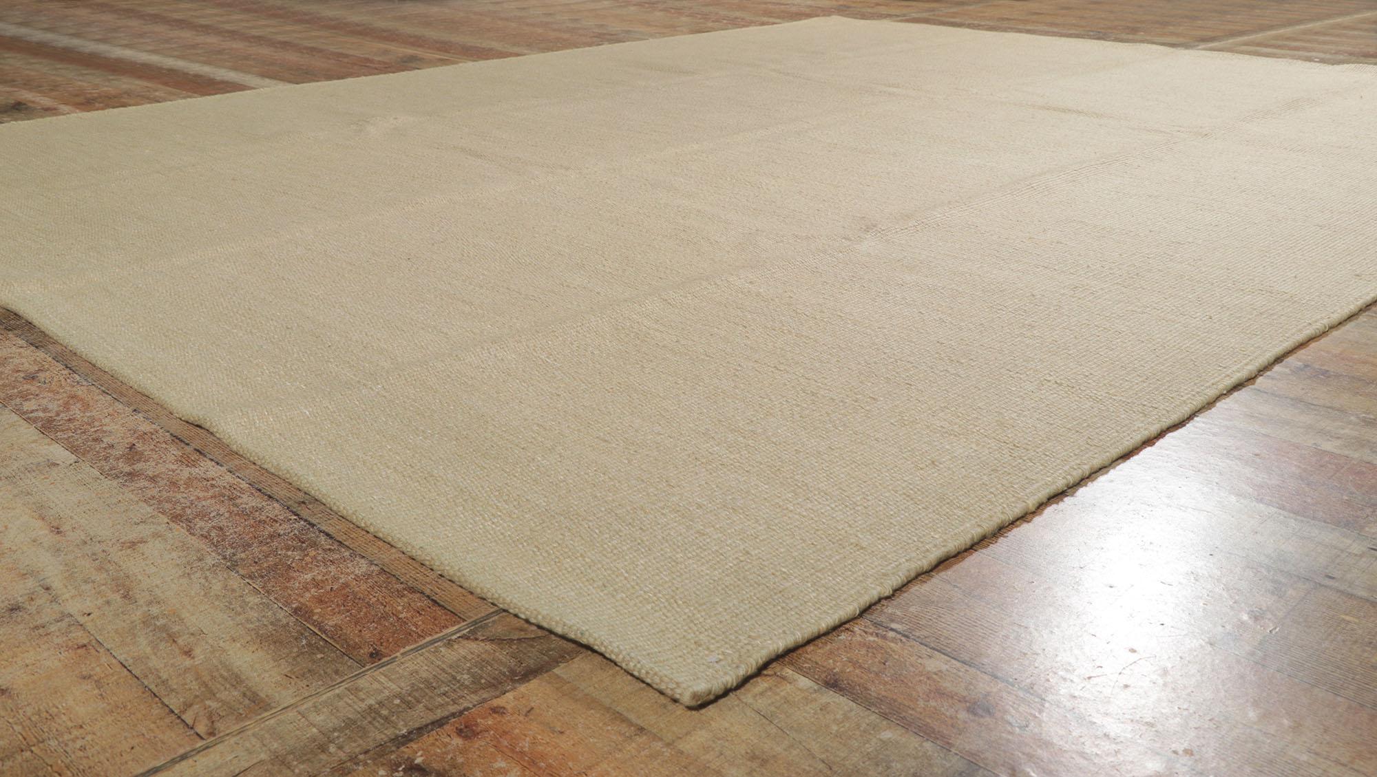 Schwedisch inspirierter Kelim-Teppich mit Rollakan im Japandi-Stil im Zustand „Neu“ im Angebot in Dallas, TX