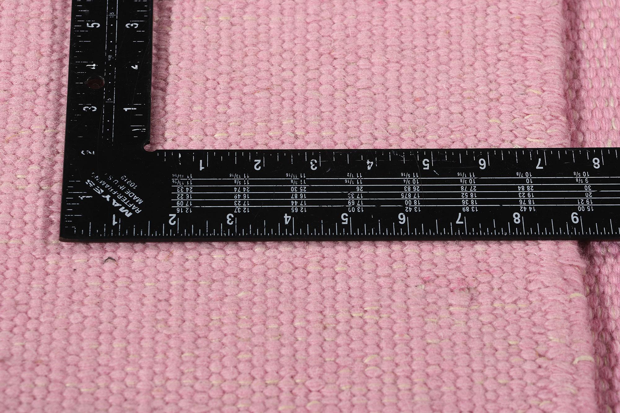 Nuovo Rug & Kilim rosa di ispirazione svedese con stile scandinavo moderno in vendita 1