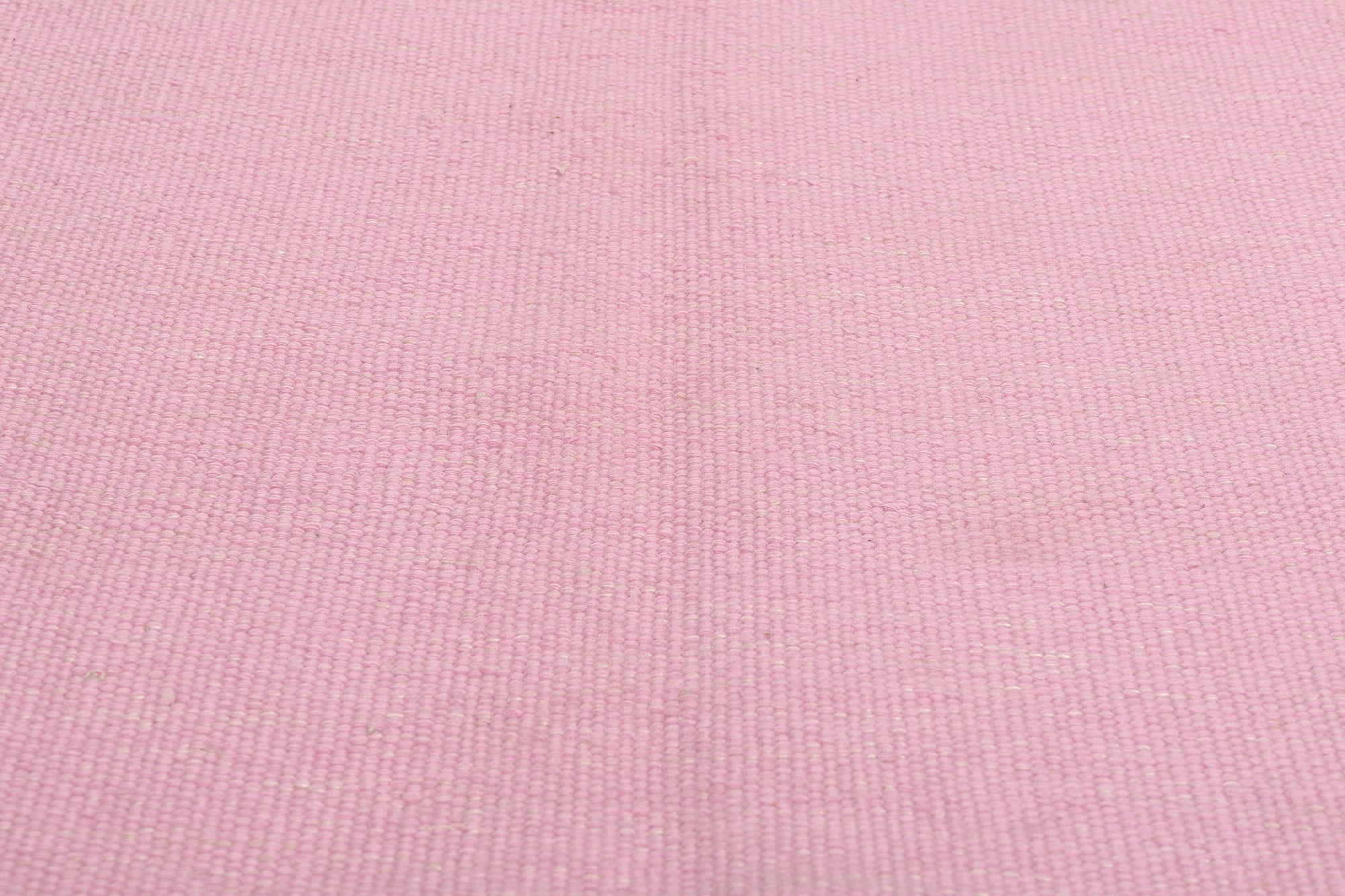 Laine Nouveau tapis Kilim rose d'inspiration suédoise avec style scandinave moderne en vente