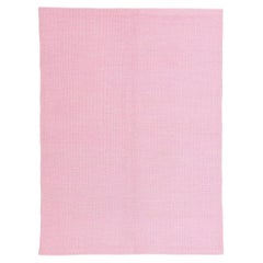 Schwedisch inspirierter rosa Kelim-Teppich mit skandinavisch-modernem Stil