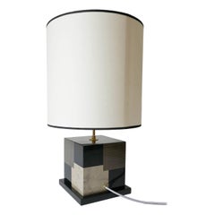 Nouvelle table Lampe noire et grise "Cubes" en marqueterie de Wood Wood teinté par Aymeric Lefort
