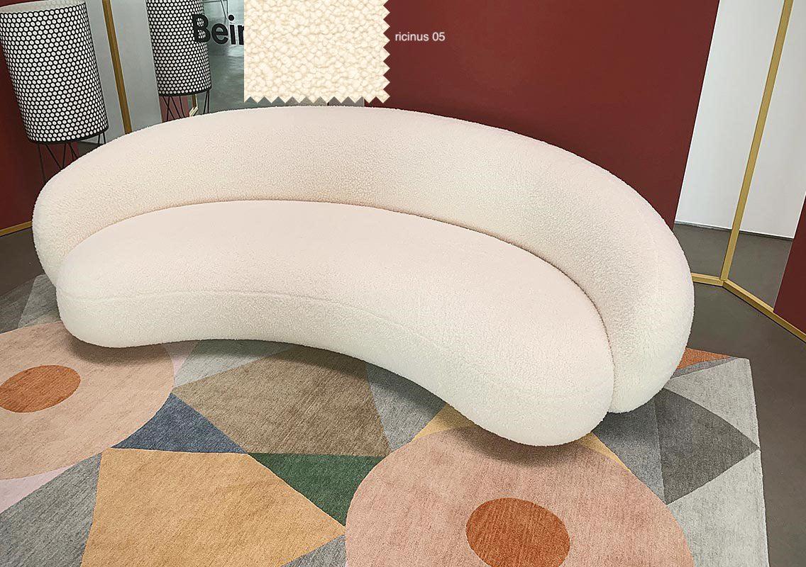 UPHOLSTERED IN RICINUS 05 CAT. V
Soft, enveloping shapes characterize this family of upholstered pieces. Julep is influenced by the 1950s Avant-Garde movement, drawing upon its simplicity and grandeur, refined by a contemporary, romantic, feminine