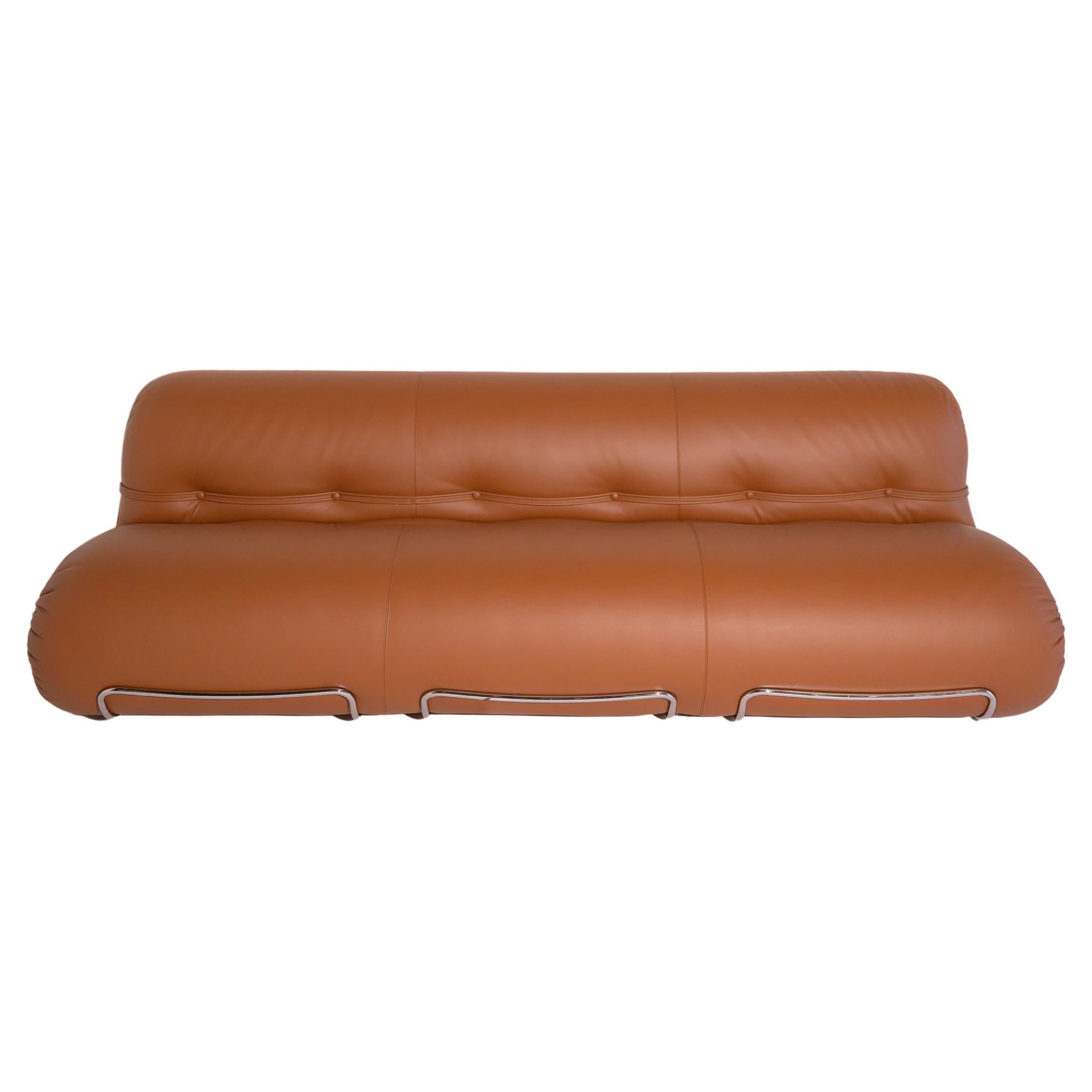 Wunderschönes Sofa aus NEUER Produktion von Tacchini
Auf Lager - versandfertig

Innere Struktur: 18 mm starkes Pappelsperrholz, mit 45 × 45 mm massiven Tannenquerstücken mit elastischen Gurten.
Polsterung: Polyurethanschaum in verschiedenen