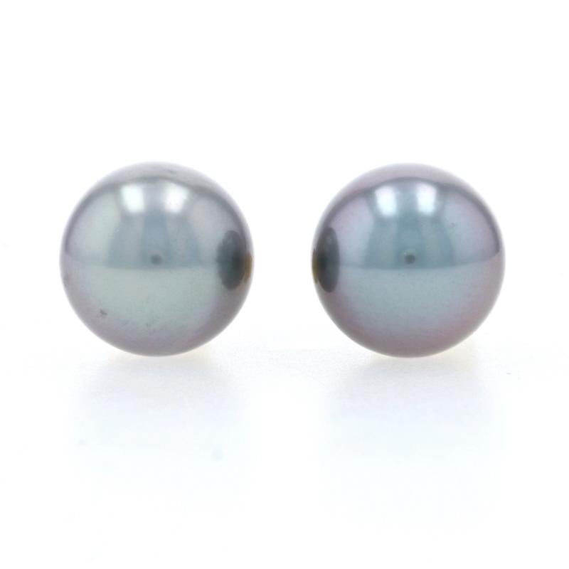 Des possibilités de style infinies vous attendent avec cette paire de boucles d'oreilles en perles chic ! Composées d'or jaune 18 carats brillant et façonnées dans un style stud sophistiqué, ces nouvelles boucles d'oreilles mettent en valeur de