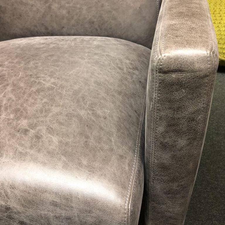 New Thayer Coggin Contemporary Leather Recliner In Good Condition For Sale In San Francisco, CA
