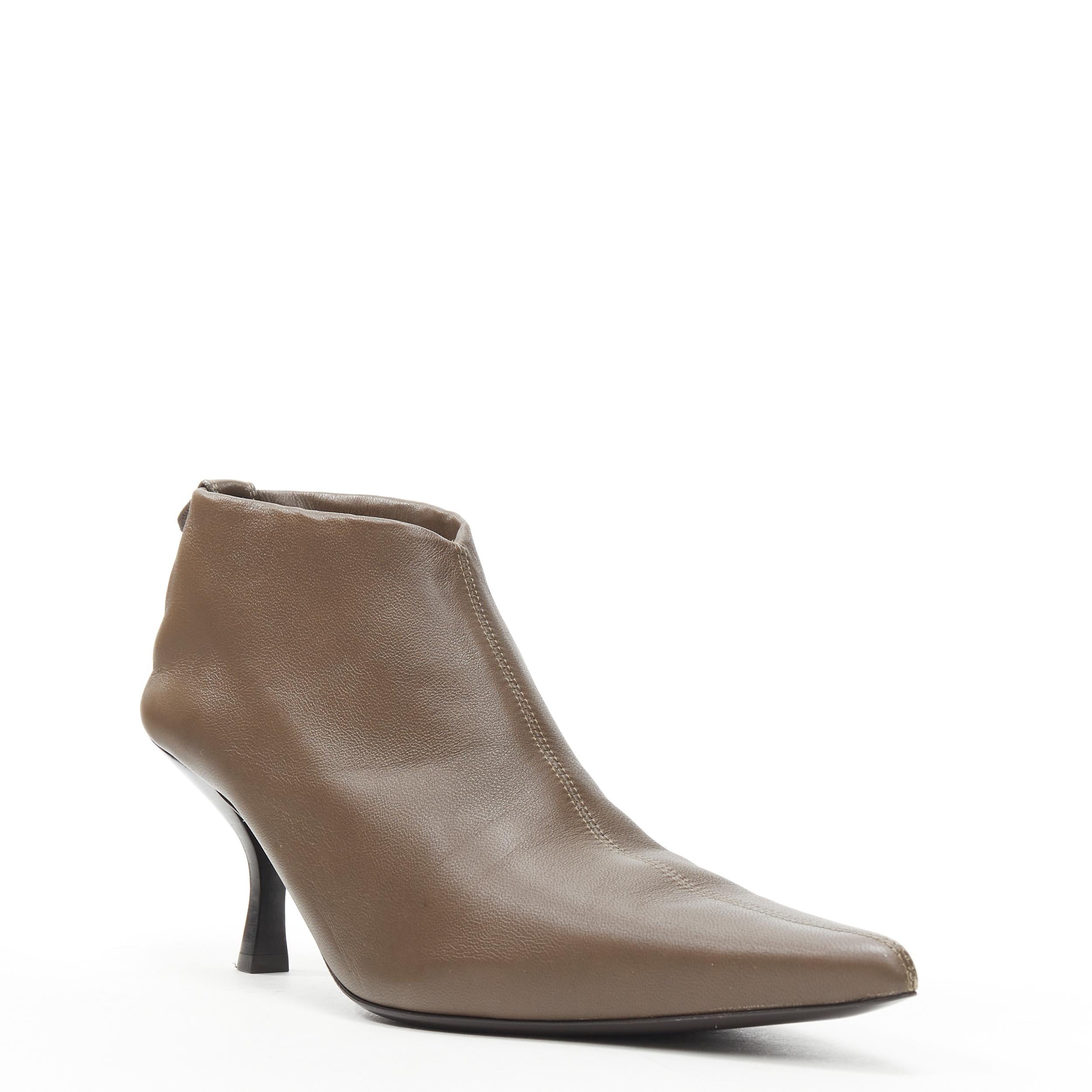 new THE ROW Bourgeoise Stretch taupe leather pointy curved heel bootie EU35.5 
Reference: TGAS/B01195 
Brand: The Row 
Material: Leather 
Color: Grey 
Pattern: Solid 
Extra Detail: Pull tab detail at pheel. pointed toe. Curved comma heel. 
Estimated