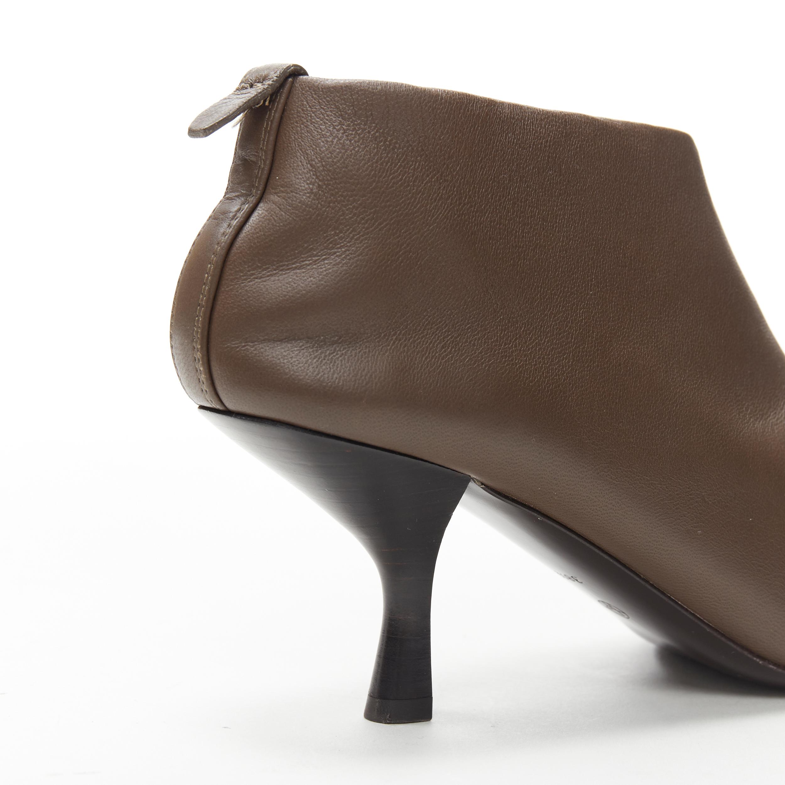 new THE ROW Bourgeoise Stretch taupe leather pointy curved heel bootie EU38.5 In New Condition For Sale In Hong Kong, NT