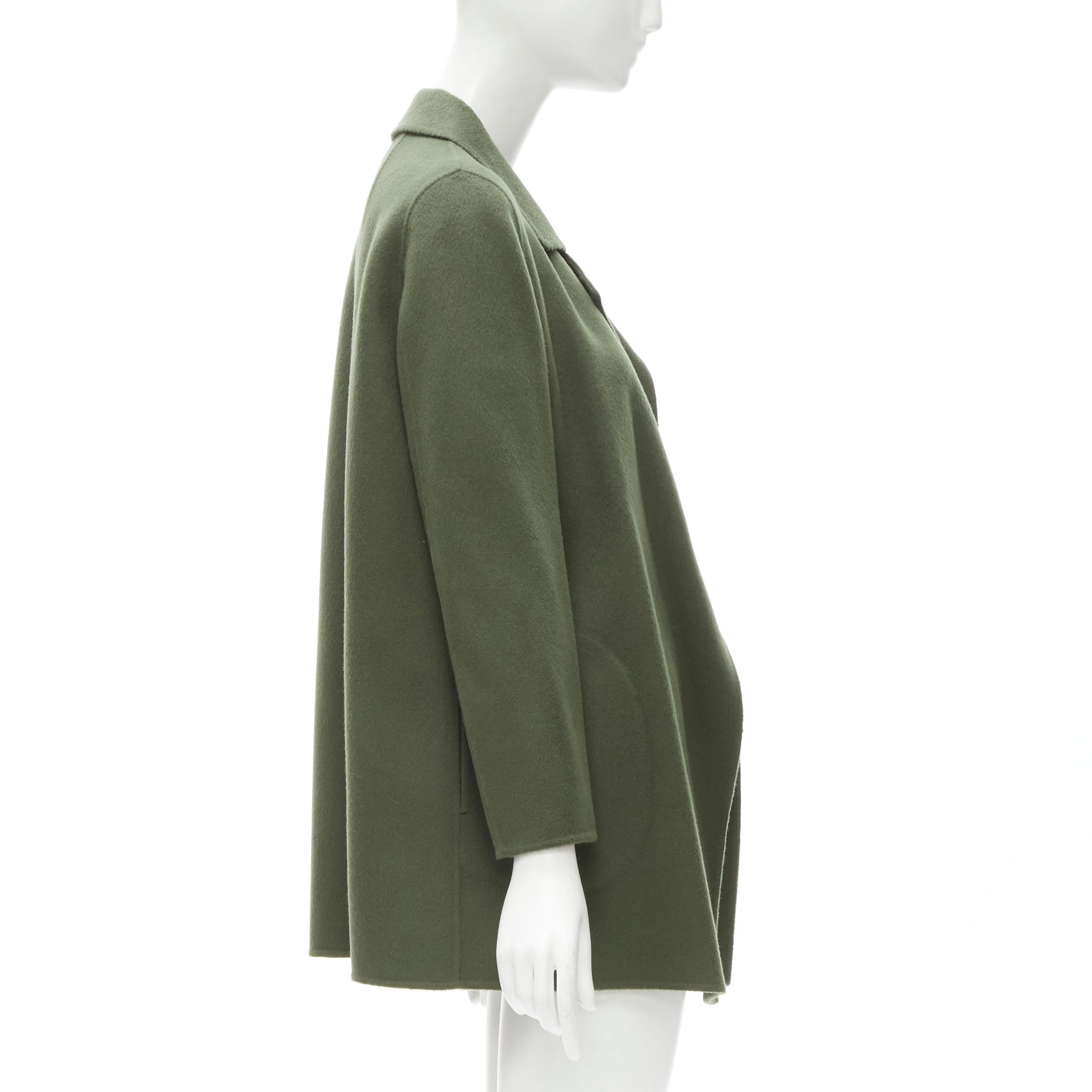 THEORY Militärischer grüner Mantel aus Woll-Kaschmir-Mischung mit weichem drapiertem Kragen S im Zustand „Neu“ im Angebot in Hong Kong, NT