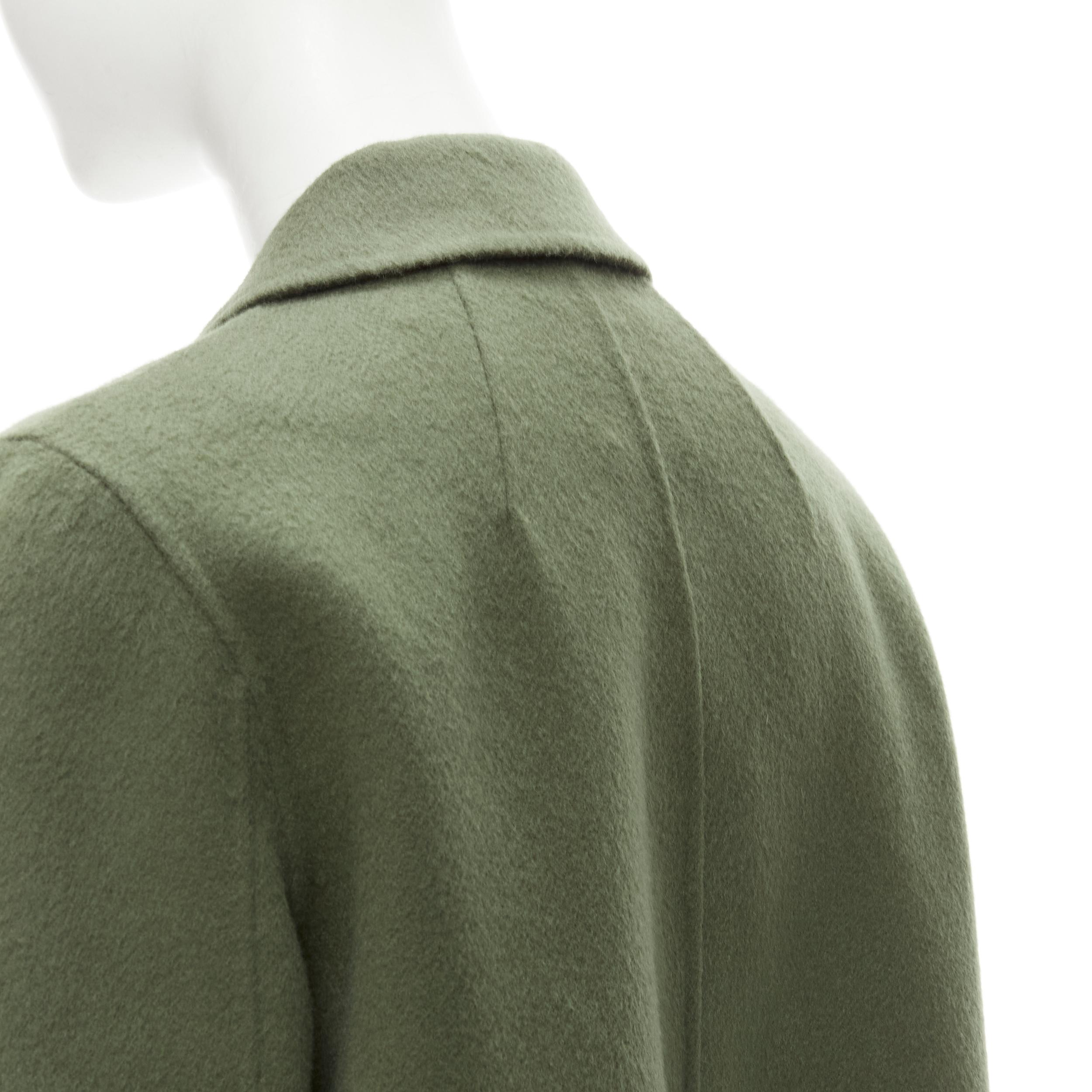 THEORY Militärischer grüner Mantel aus Woll-Kaschmir-Mischung mit weichem drapiertem Kragen S im Angebot 2
