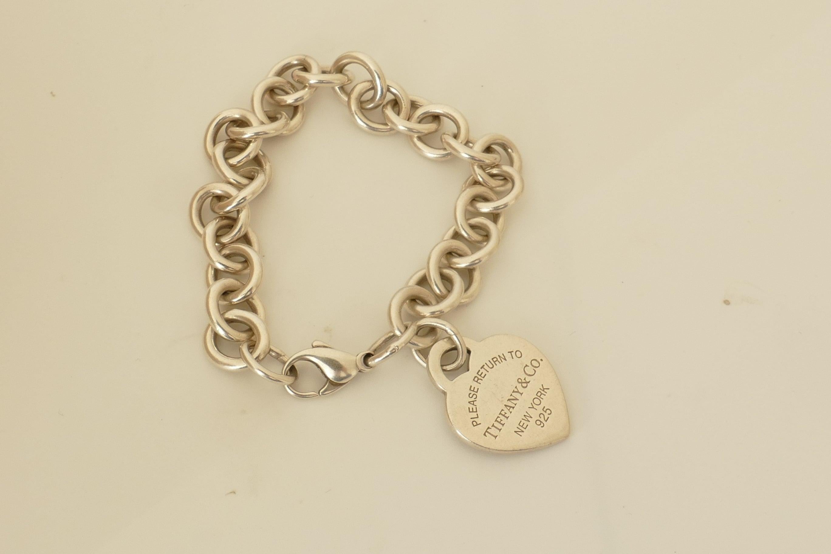 This is a brand new genuine Tiffany & Co Sterling Silver Chain Link Bracelet with a Heart Tag Charm stating 
