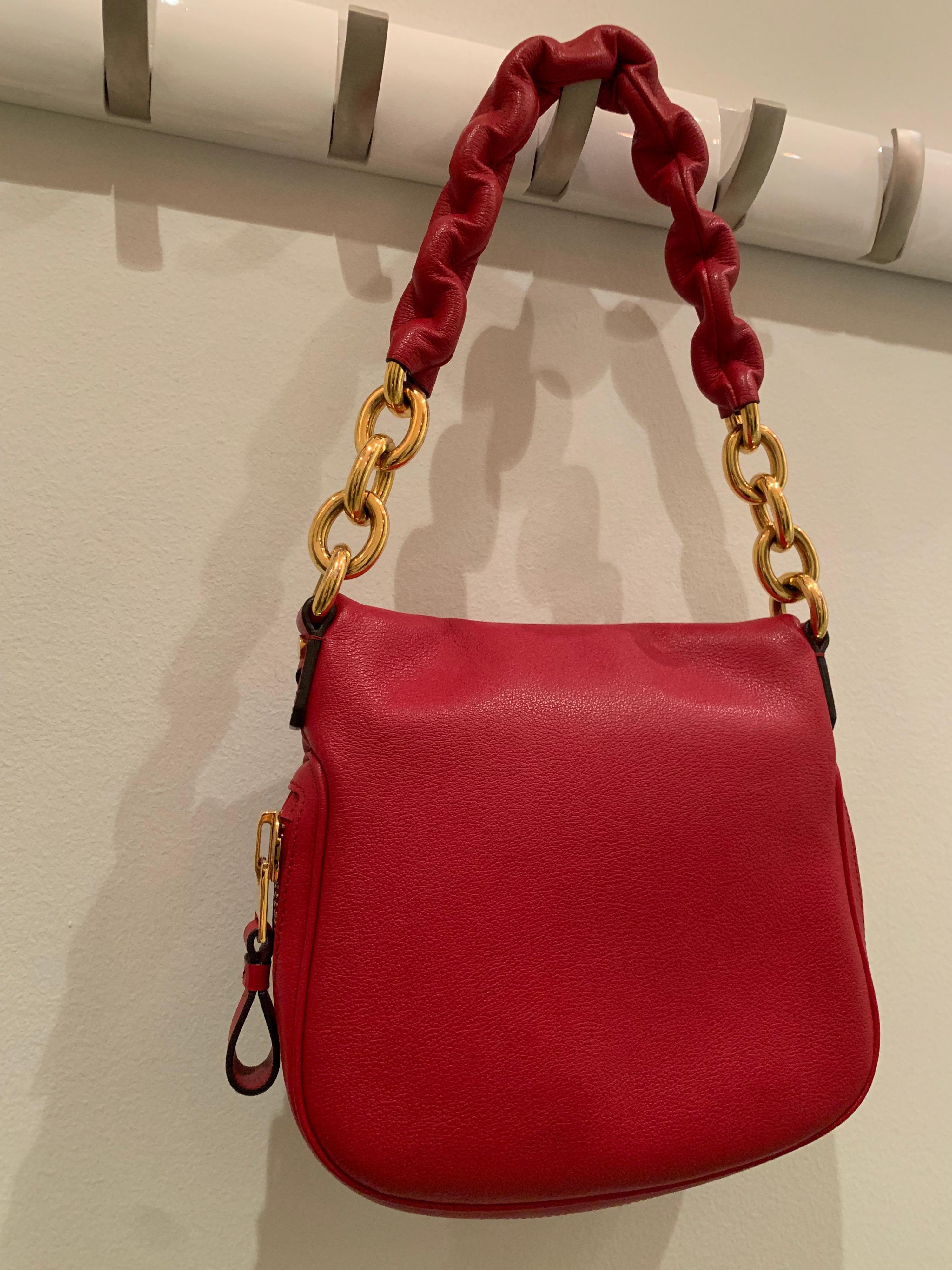 New Tom Ford Crimson Textured Leather Saddlebag-Style Shoulder Bag W/ Gold Chain In New Condition In Gresham, OR