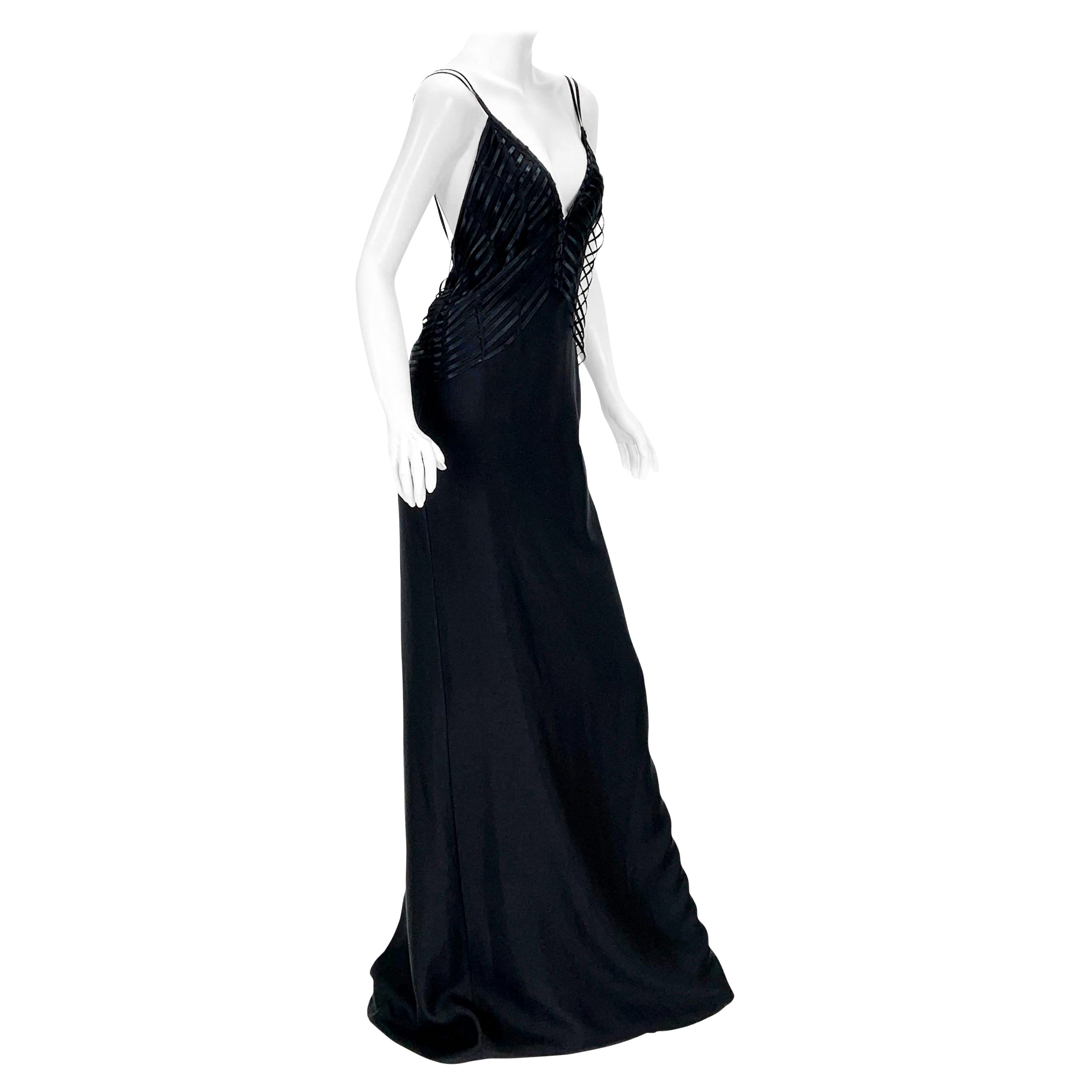 Nuovo Tom Ford for Gucci Collezione 2002 Vestito aperto sul retro in seta nera a tuffo profondo 44