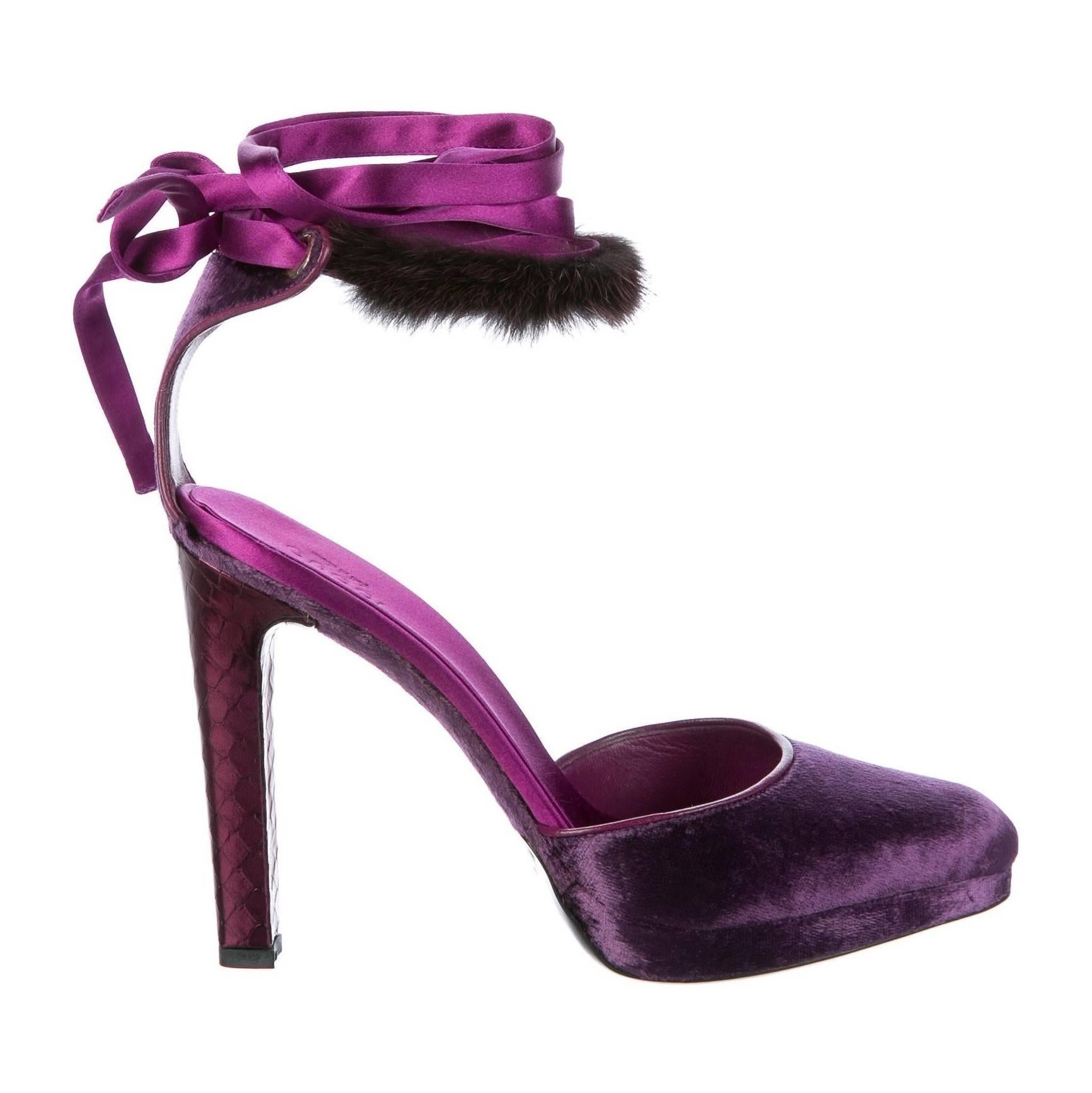 Tom Ford for Gucci Mink Python Heels
Brand New
U.S. Size: 7.5
* Mink, Satin, Python and Velvet heels
* Tom Ford's 