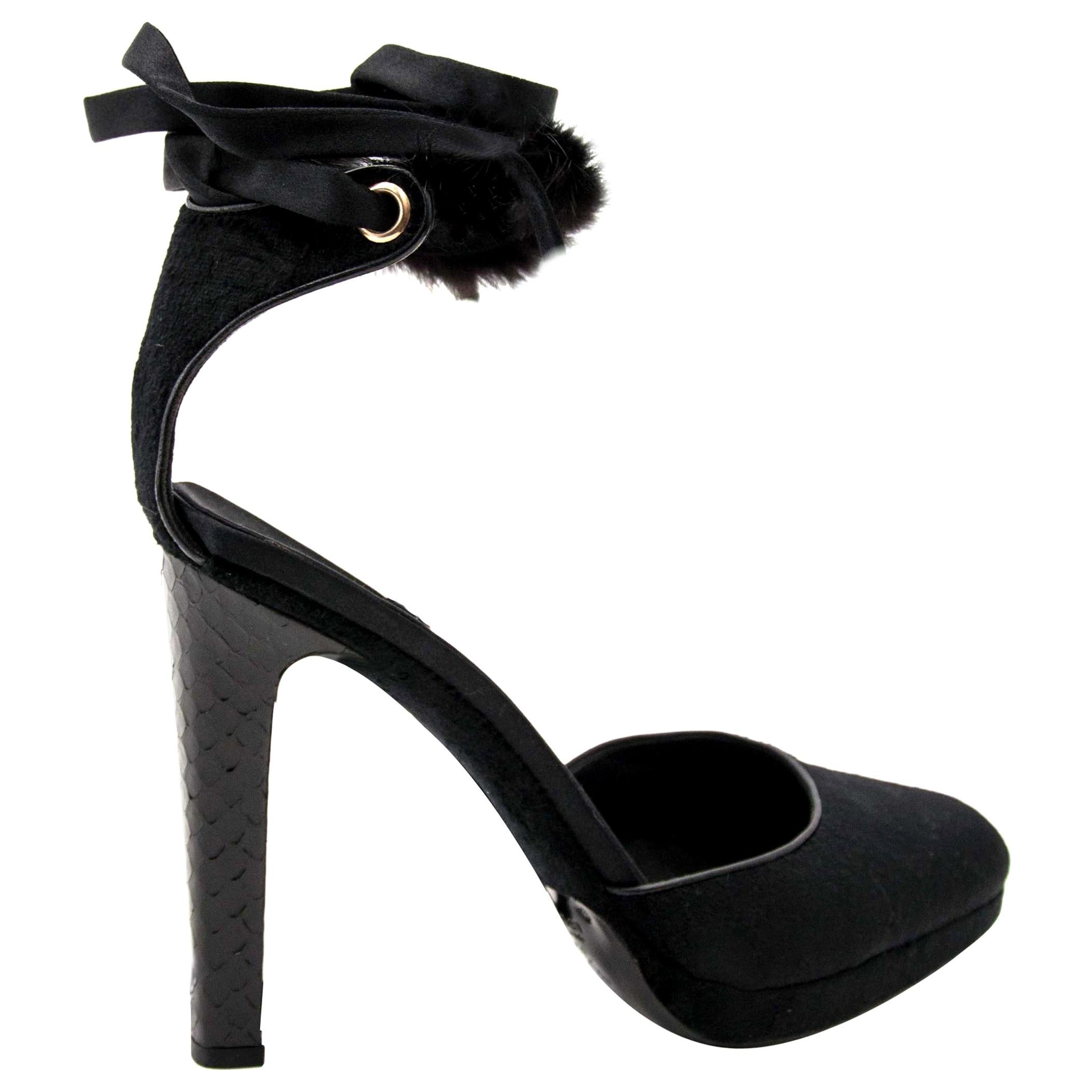 Tom Ford for Gucci Mink Python Heels
Brand New
U.S. Size: 7.5
* Mink, Satin, Python and Velvet heels
* Tom Ford's 