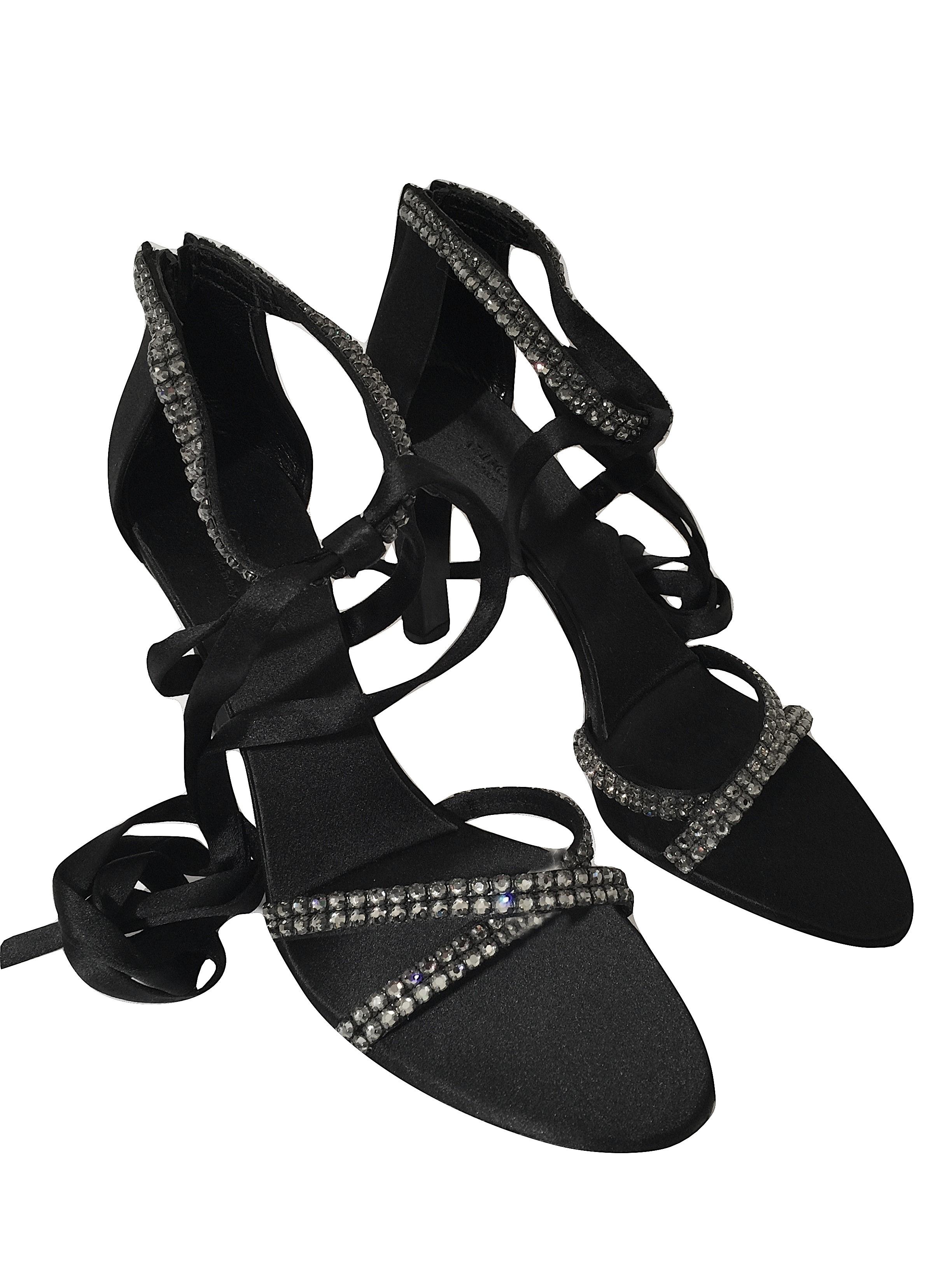 Donna Nuovo Tom Ford for Gucci Nuovi tacchi in raso con cristalli Swarovski Sz 7 in vendita