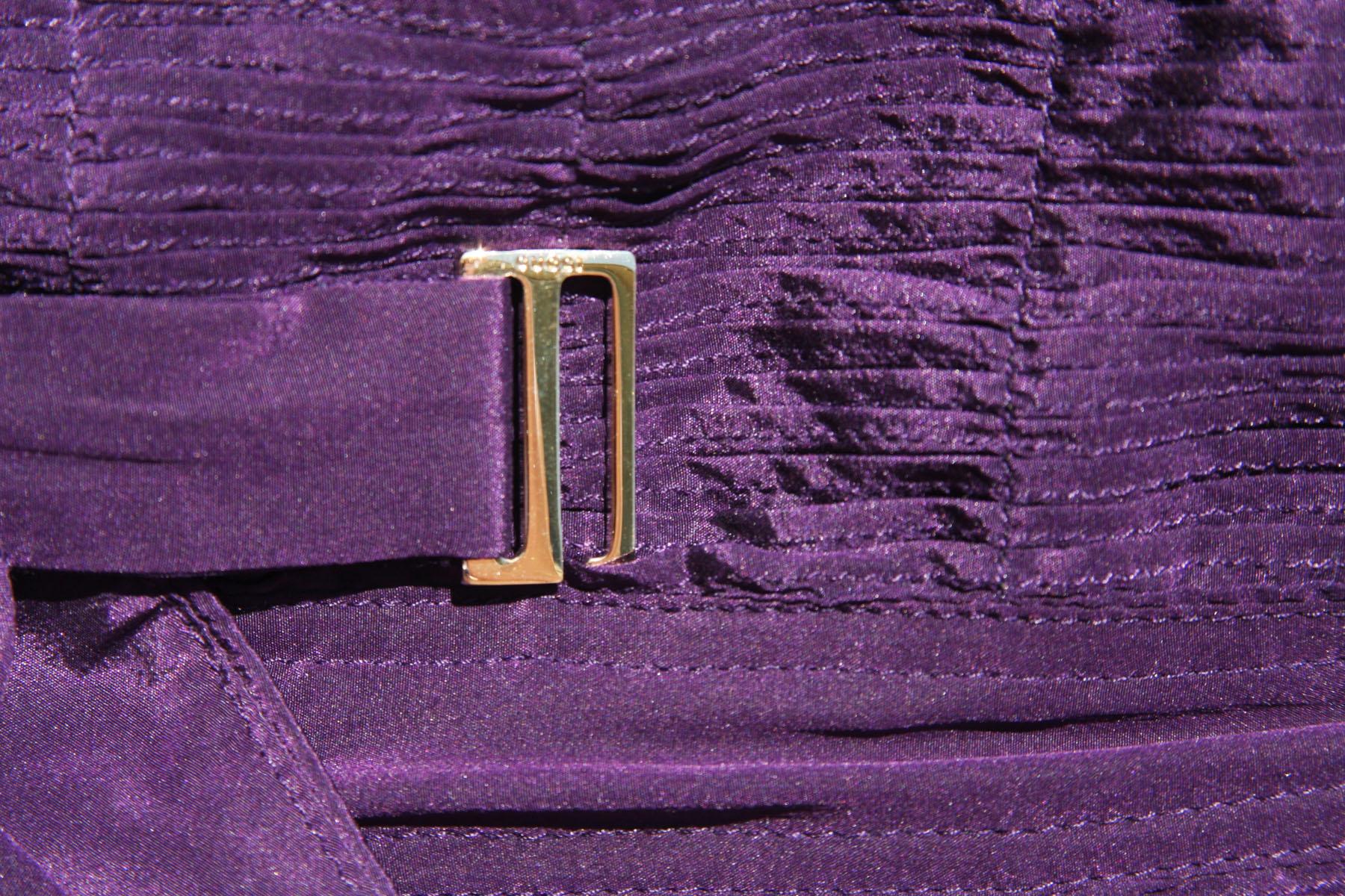 Tom Ford for Gucci, robe dos nu plongeant en soie violet profond, défilé P/É 2004, taille 38 et 44, neuve en vente 7