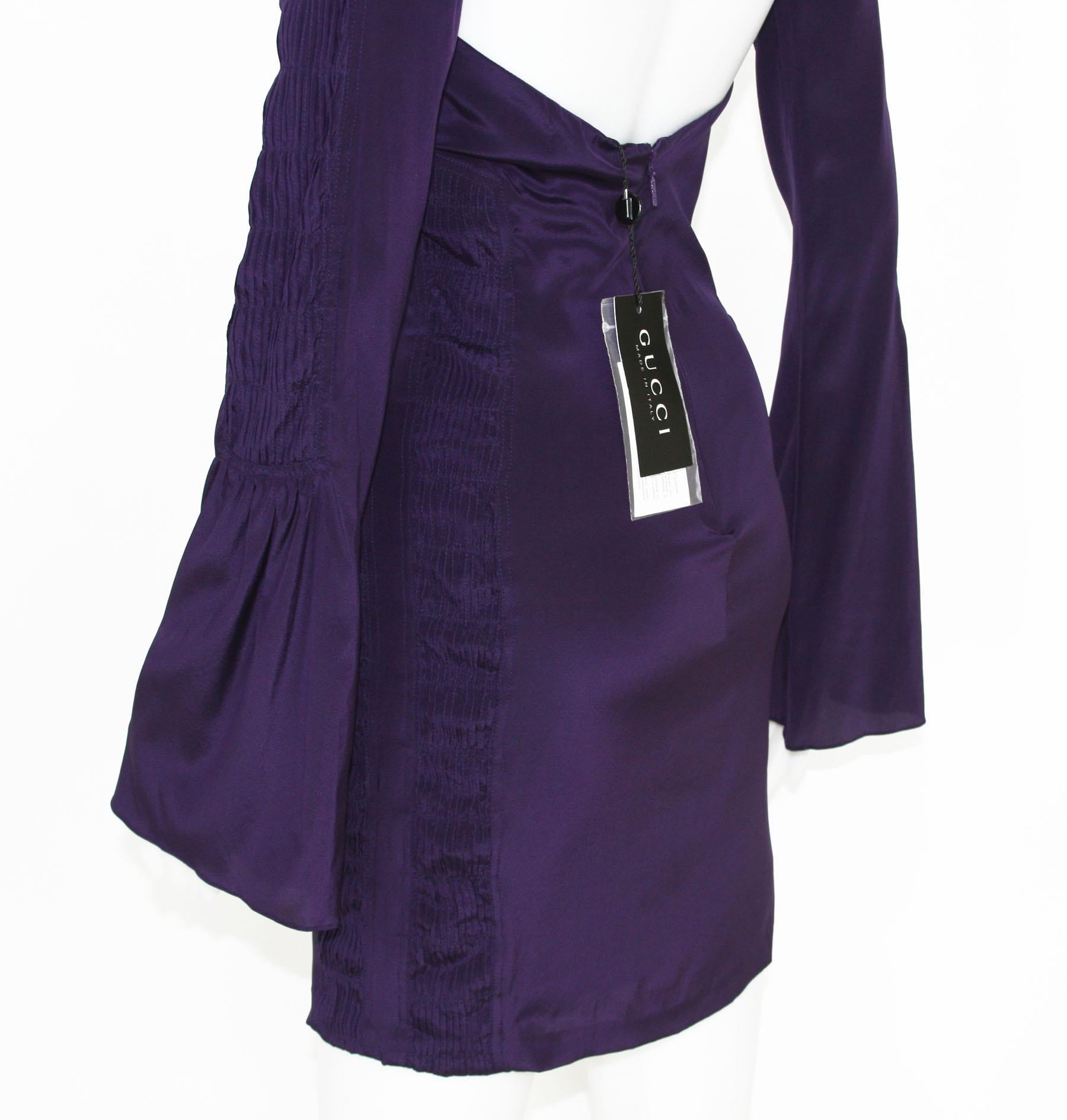Tom Ford for Gucci, robe dos nu plongeant en soie violet profond, défilé P/É 2004, taille 38 et 44, neuve en vente 3