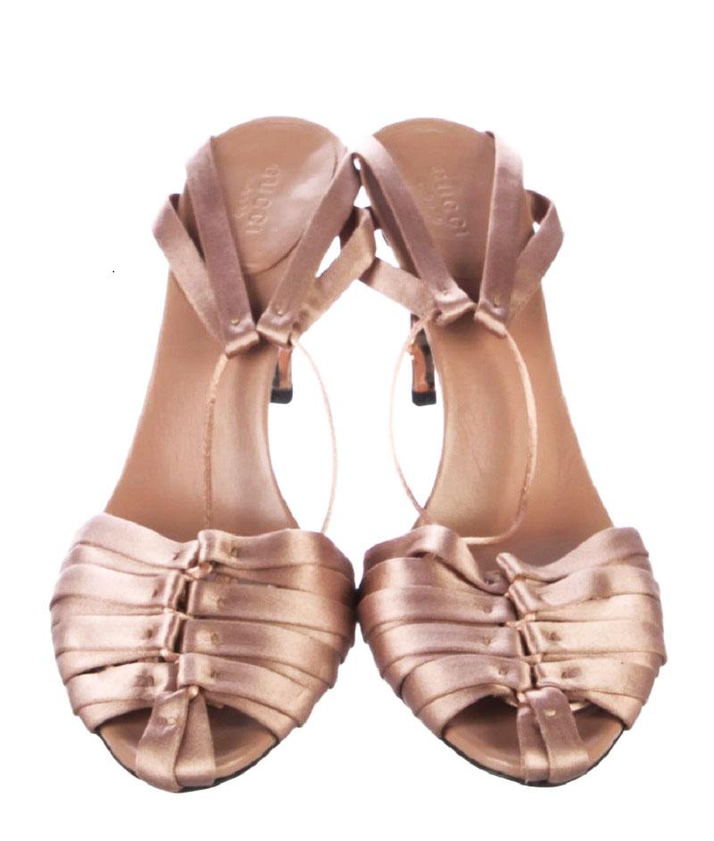 New Highly Collectible GUCCI Pair from TOM FORD'S Era
S/S 2004 Collection
Designer Size 9.5 B ( Italian 39.5 B )
Color - Nude, Lace-Up Closures at Counters, Crocodile and Bamboo Metallic Heel - 4