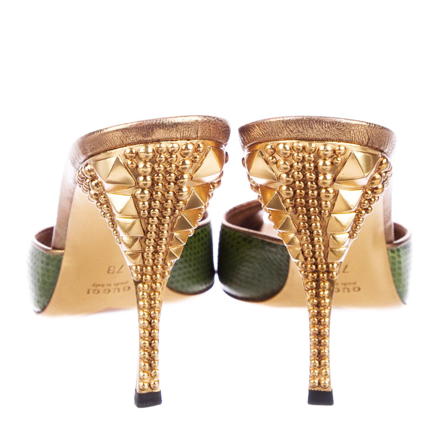 Tom Ford for Gucci - Mules à talons de défilé vertes et dorées cloutées, 37 B, état neuf  I A B. Pour femmes en vente