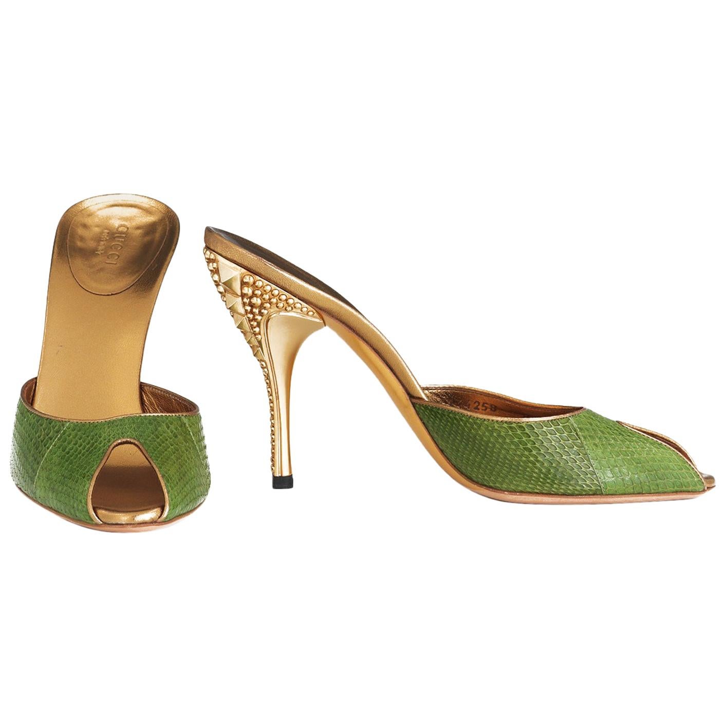 Tom Ford for Gucci - Mules à talons de défilé vertes et dorées cloutées, 37 B, état neuf  I A B. en vente