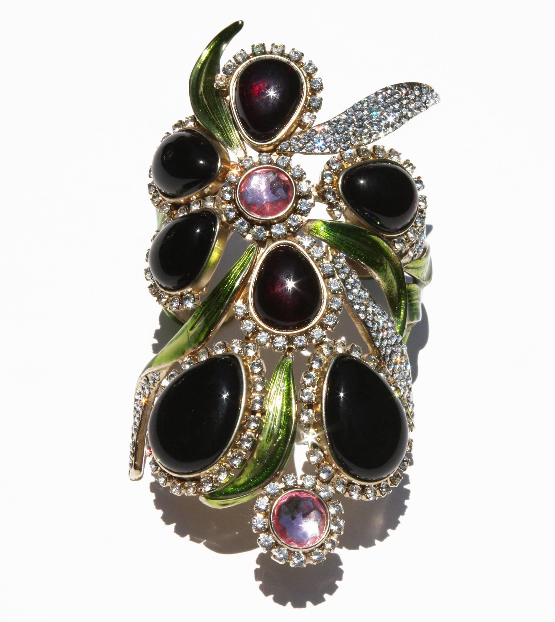 Women's New Tom Ford for Yves Saint Laurent S/S 2004 Crystal Wide Bracelet and Clutch For Sale