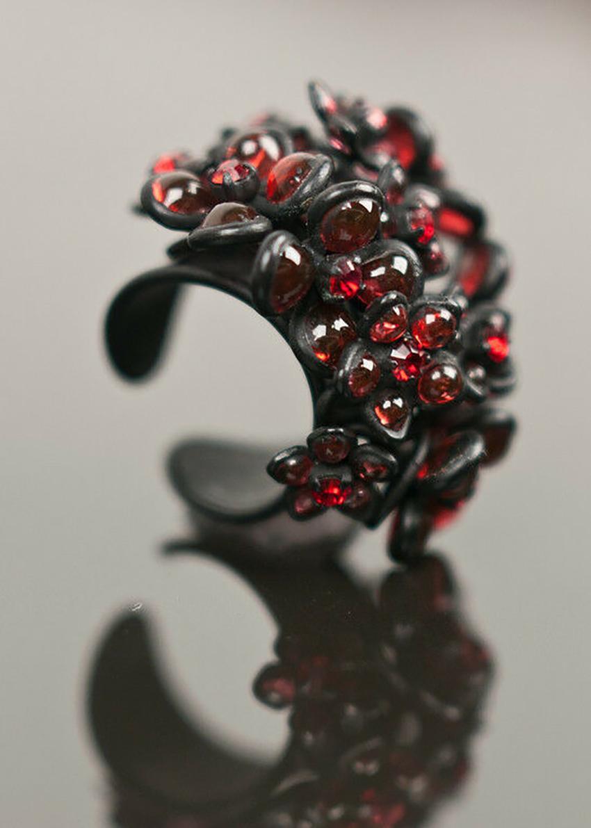 TOM FORD 



Pate-de-verre ring



Red/Black 


Size is adjustable



Made in France

Brand new. 100% authentic guarantee
       PLEASE VISIT OUR STORE FOR MORE GREAT ITEMS