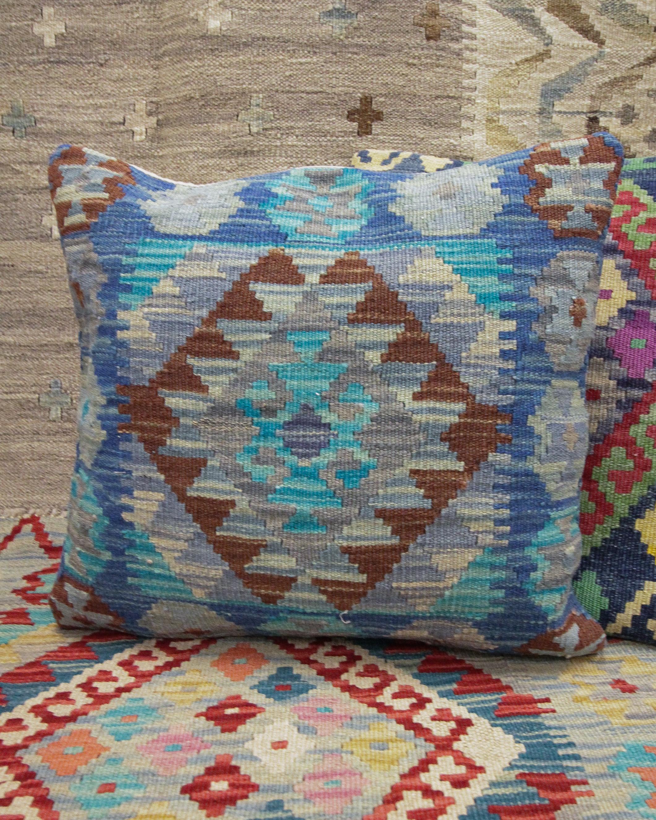 New Traditional Blue Kilim Cushion Cover Handwoven Wool Scatter Pillow In New Condition In Hampshire, GB