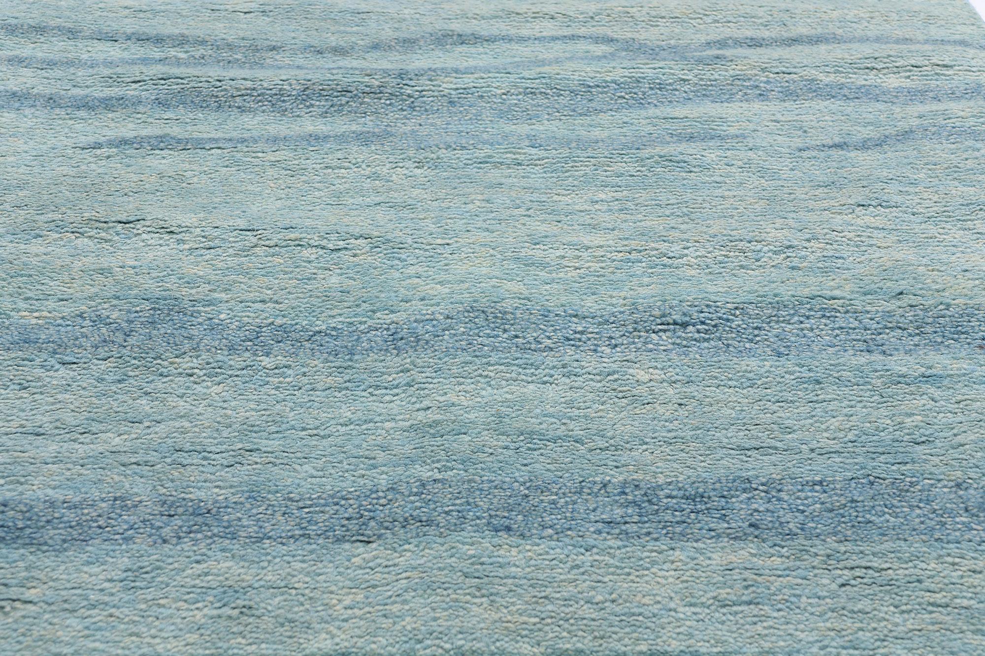 Noué à la main Nouveau tapis marocain Tranquil Tides bleu ciel, 04'00 x 08'02 en vente