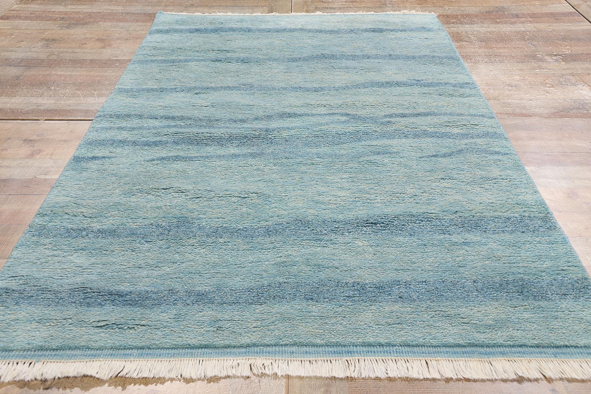 Laine Nouveau tapis marocain Tranquil Tides bleu ciel, 04'00 x 08'02 en vente