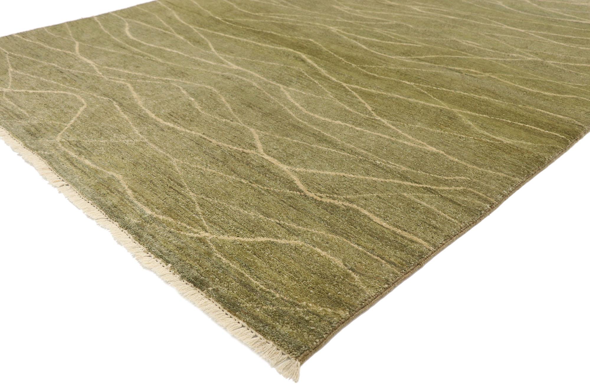 30287 New Transitional Accent rug with Metamorphic Organic Modern style. Effortless beauty and simplicity meet soft, bespoke vibes with an organic modern style in this hand knotted wool transitional accent rug. The Metamorphic marble veins