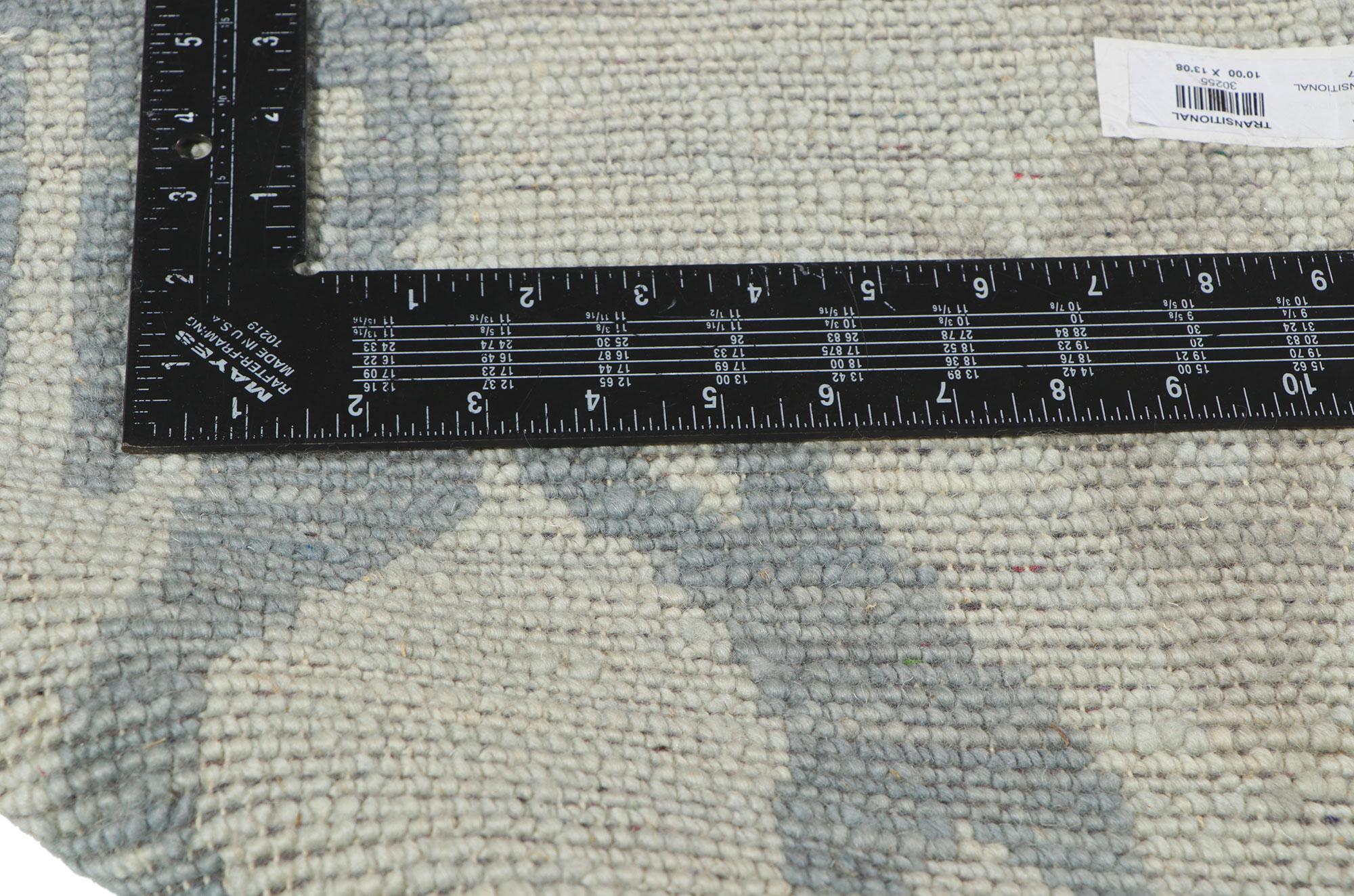 Neuer Übergangs-Teppich mit Ikat-Muster in weichen blauen Erdtönen (Moderne) im Angebot