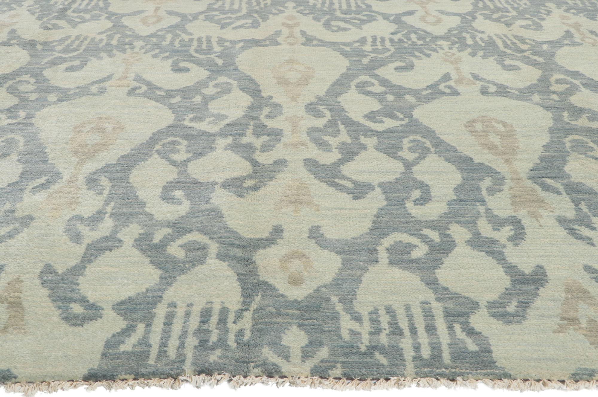 Neuer Übergangs-Teppich mit Ikat-Muster in weichen blauen Erdtönen im Zustand „Neu“ im Angebot in Dallas, TX